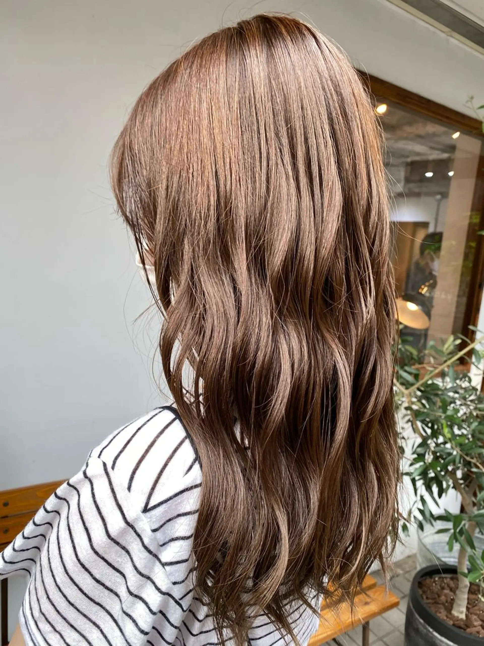 ロング カラー ブリーチ ブラウンカラー ヘアカラー トリートメント 艶カラー、パーマ 祥一朗　WAWAのヘアスタイル