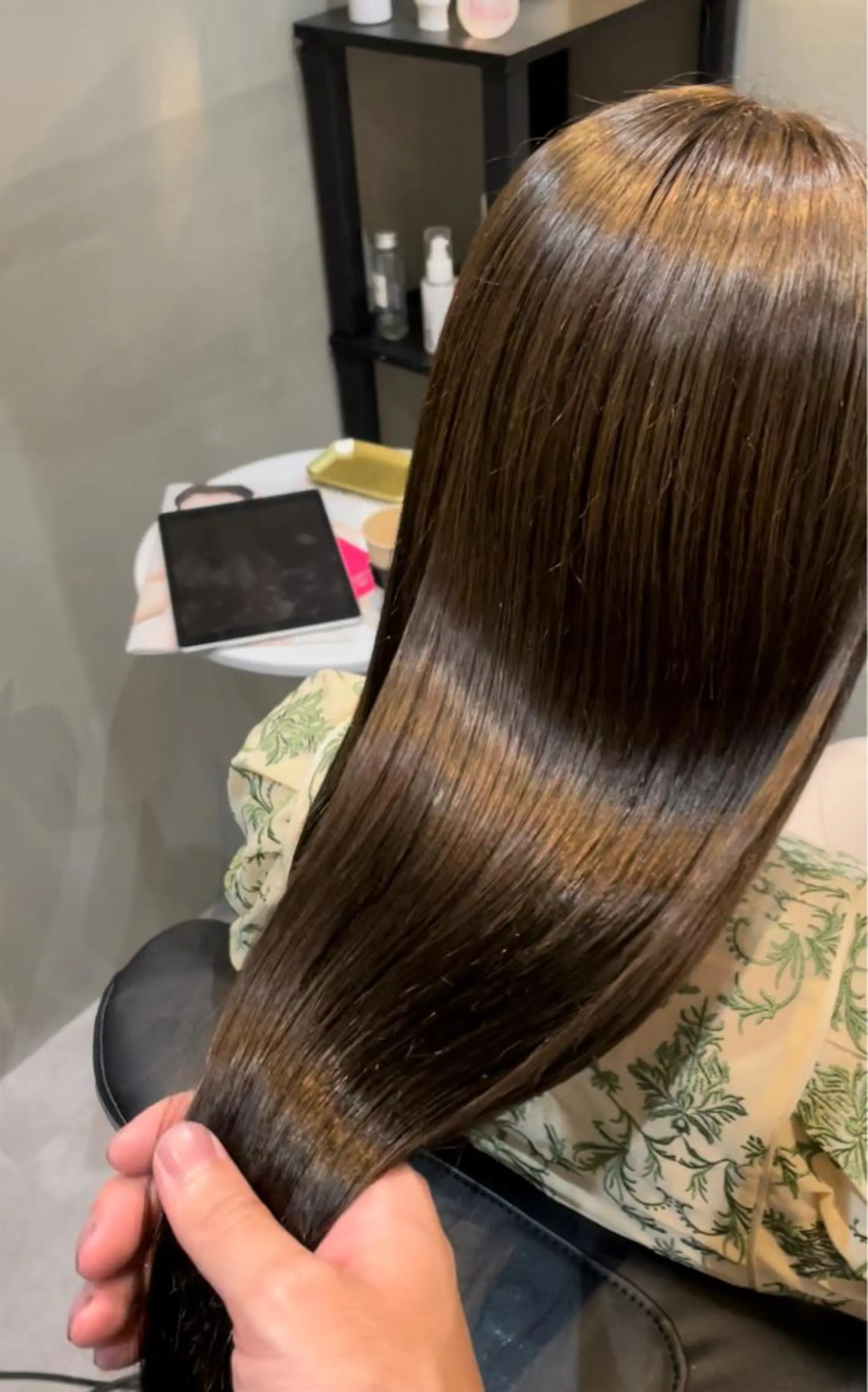 ロング パーマ 【レイヤーカット】 関根【コテ巻パーマ】のヘアスタイル