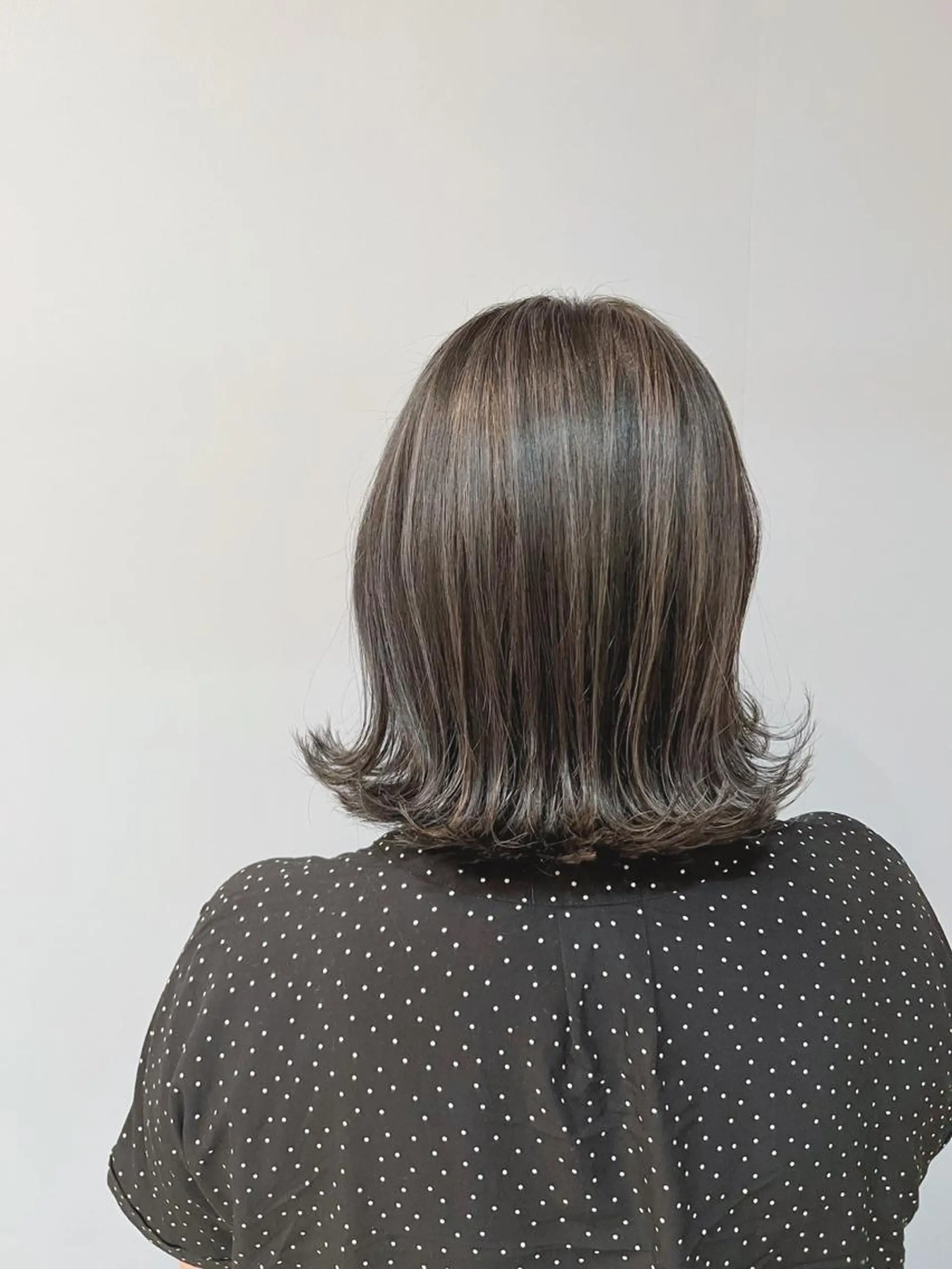 ミディアム 宮原 佳苗のヘアスタイル