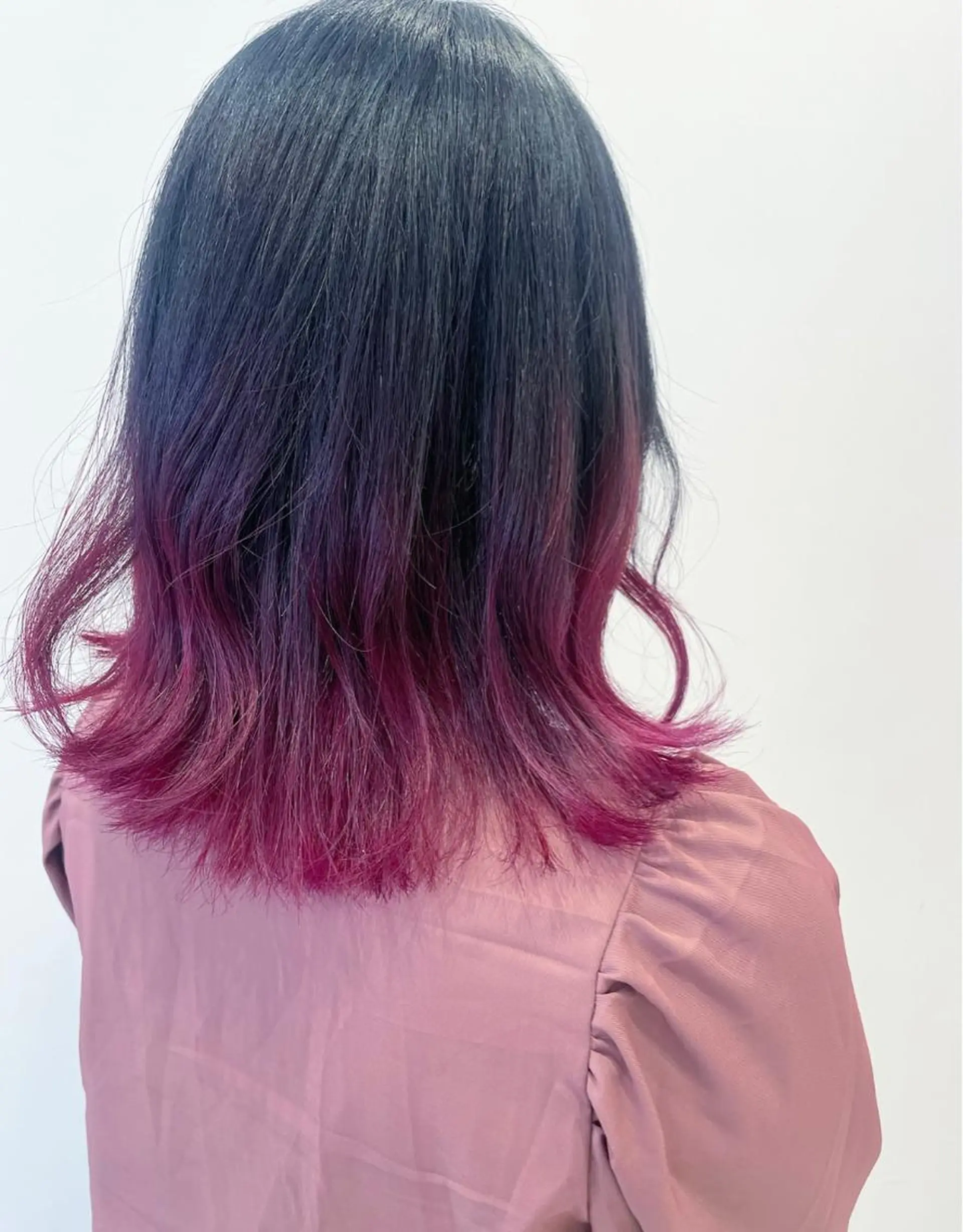 ショート カラー デザインカラー ネイビーカラー ピンクカラー 新宿駅近♡個室 ♡関口三都季🌜のヘアスタイル