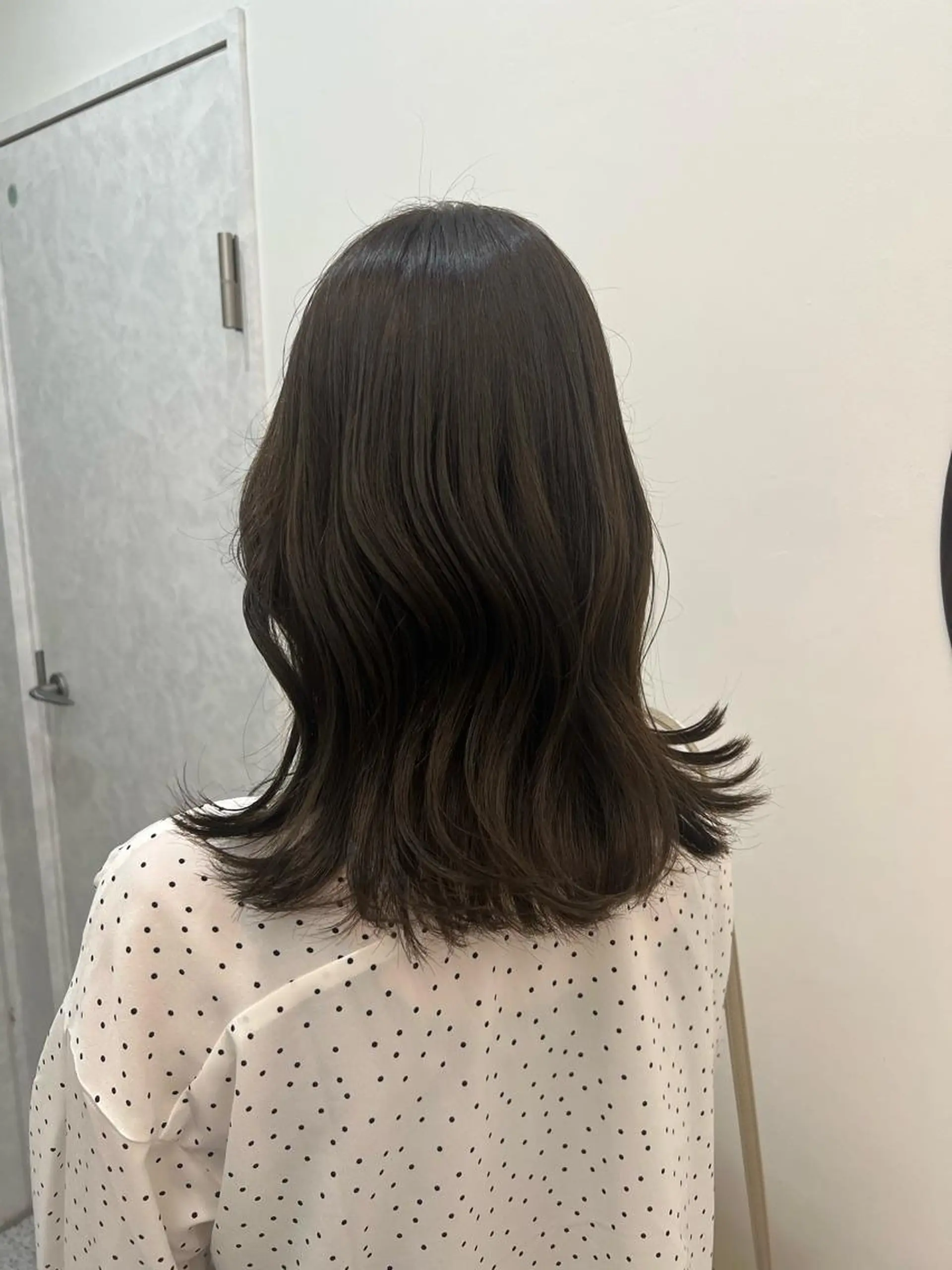 セミロング カラー ブリーチ 透明感カラー グレージュ ブリーチなしカラー オリーブグレージュ ヘアカラー トリートメント 韓国ヘア☁️ mitsukiのヘアスタイル