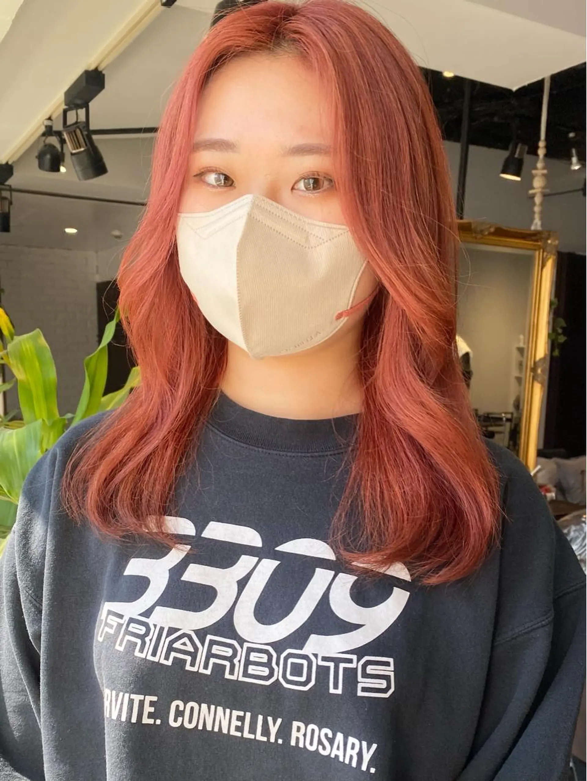 セミロング カラー ヘアアレンジ ブリーチ ケアブリーチ ダブルカラー オレンジ オレンジピンク カット ヘアカラー トリートメント レイヤーカット×髪質 改善🇰🇷シオリのヘアスタイル