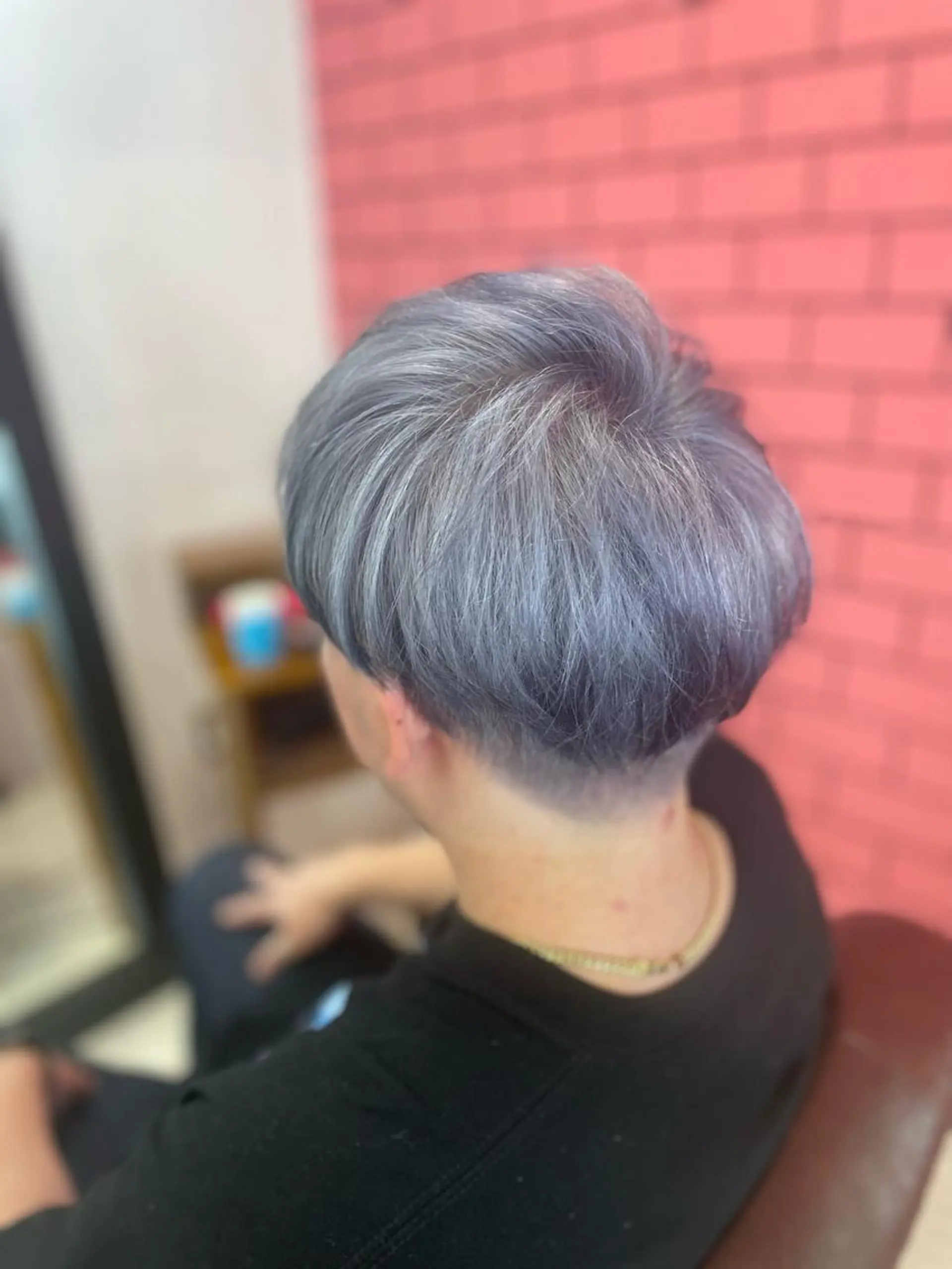 カラー メンズ メンズバレイヤージュ メンズブリーチ メンズハイライト メンズハイトーン メンズインナーカラー デザインカラー 髪質改善Lilithのその他イメージ