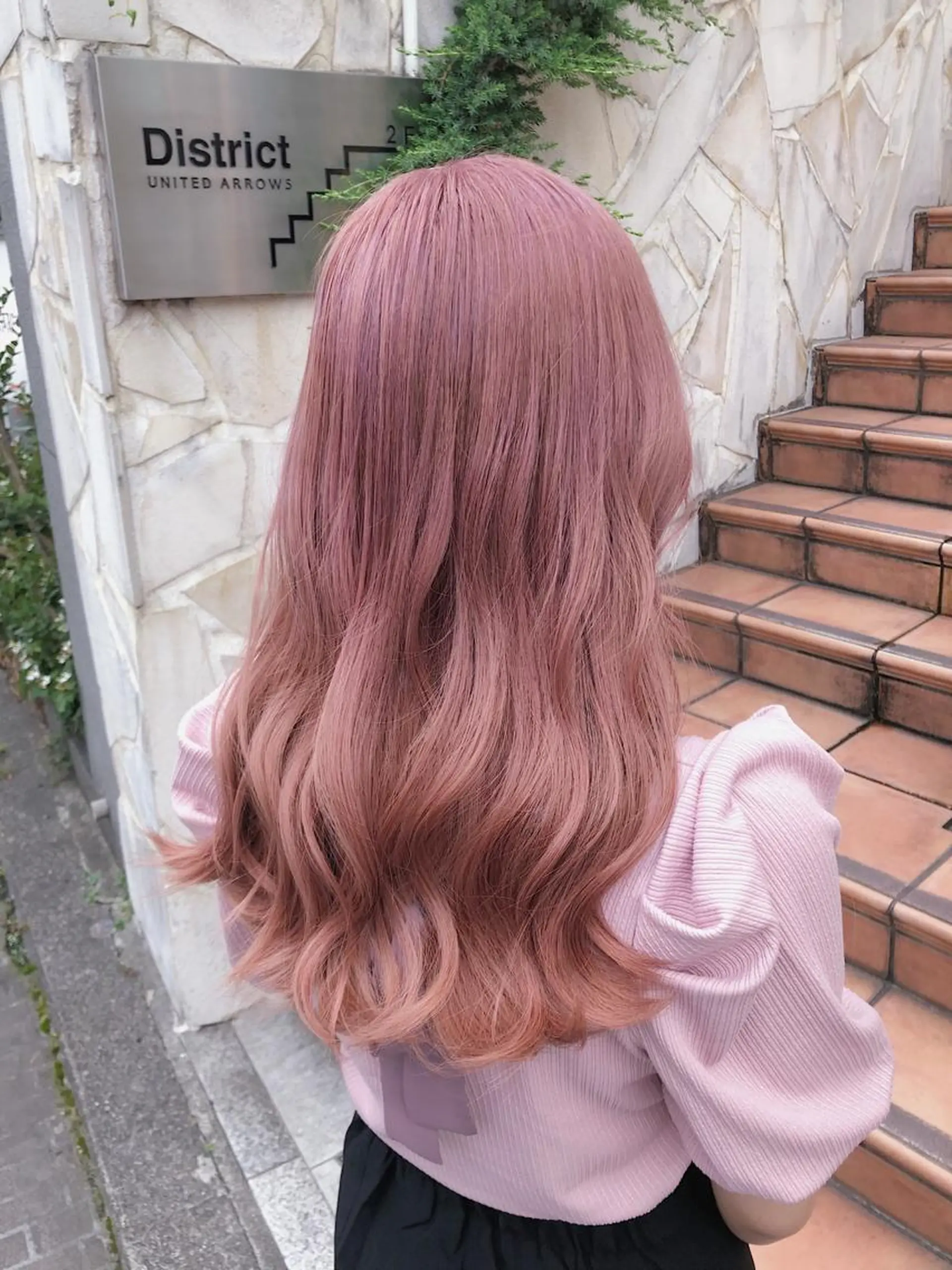 ロング カラー ベージュカラー ブリーチ ピンクカラー ピンクベージュ ヘアカラー トリートメント 💟Chloe原宿店 🩶ハイトーンのヘアスタイル