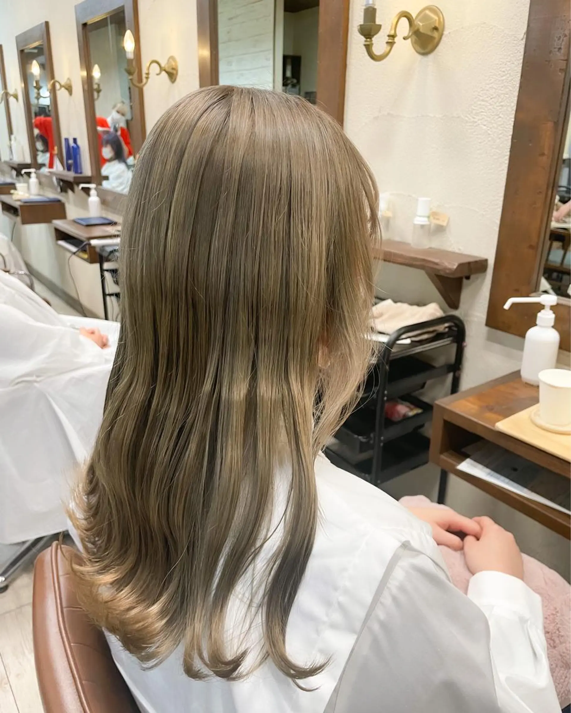 ロング カラー ベージュカラー オリーブベージュ ヘアカラー トリートメント イワタ マハ/ minim hairのヘアスタイル