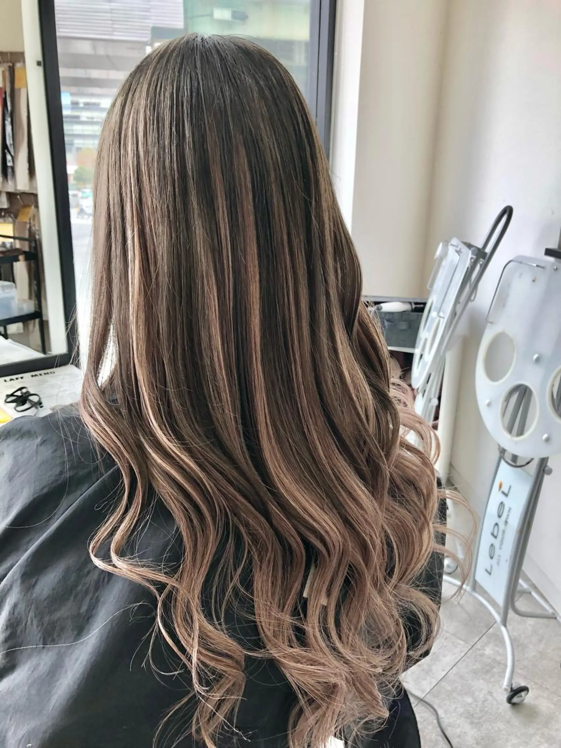 ロング カラー ヘアアレンジ バレイヤージュ ハイトーンカラー エクステ レイヤーカット カット ヘアカラー トリートメント レイヤー/エクステ alpha下妻のヘアスタイル
