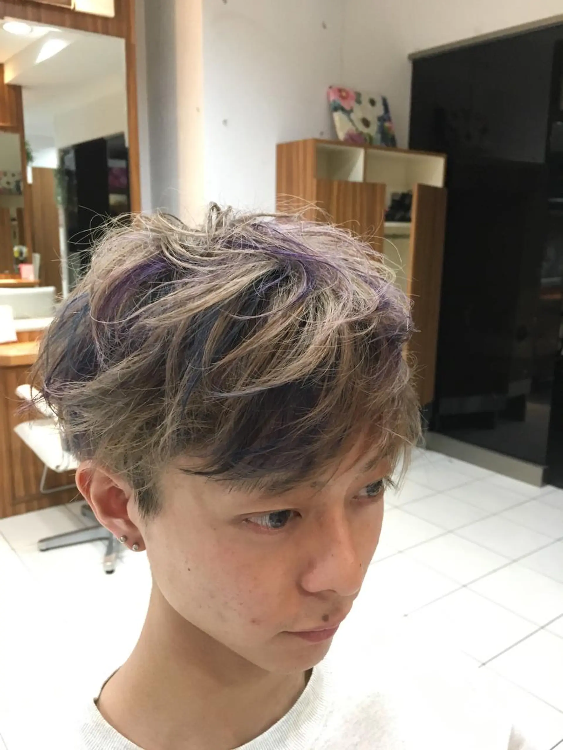 ショート カラー メンズ メンズハイライト ブルーカラー ハイライトカラー パープルカラー ハイライト 縮毛矯正 トリートメント 白髪ぼかしハイライト 柳川拓哉のヘアスタイル