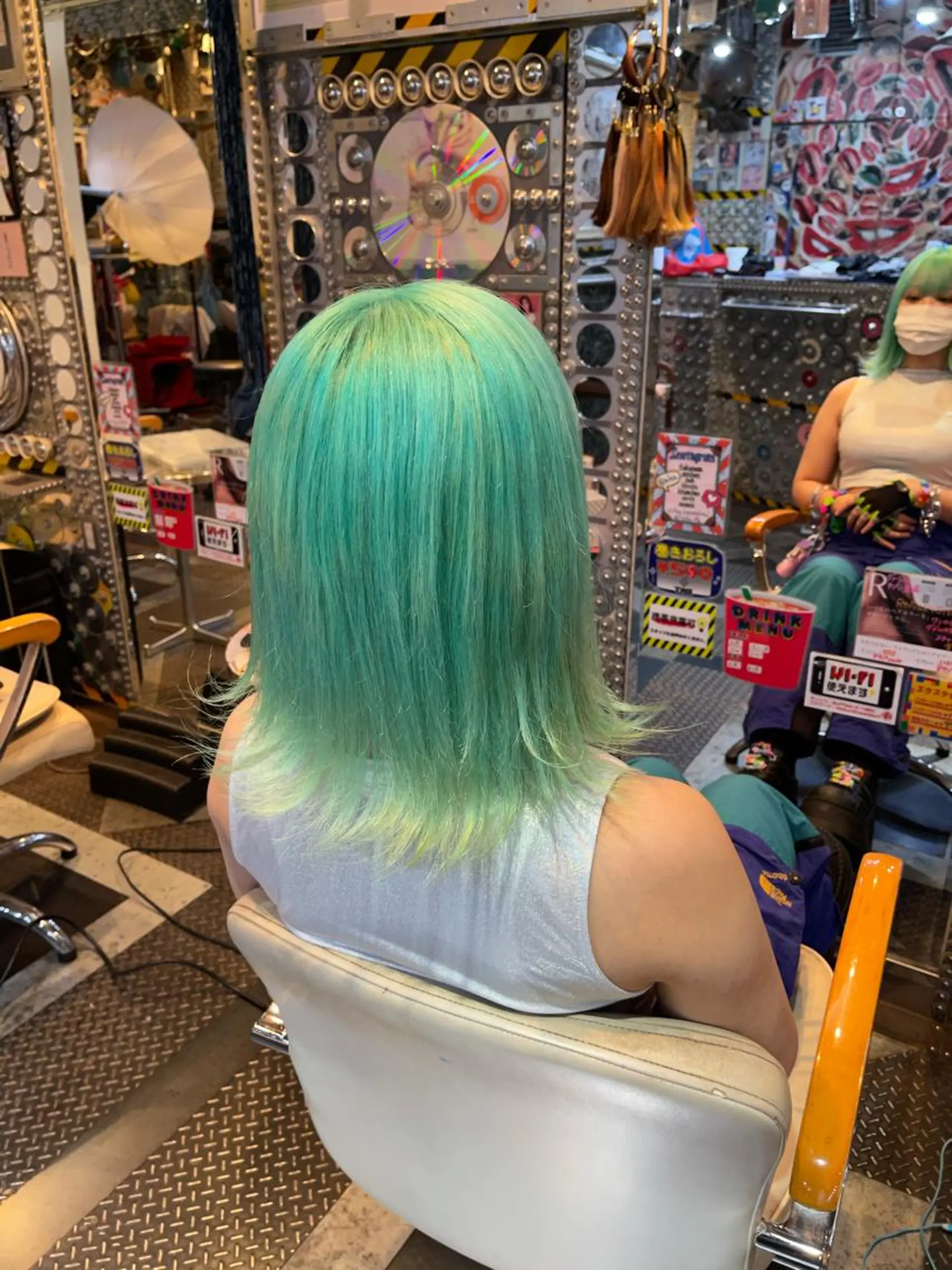 ミディアム カラー ヘアアレンジ ブリーチ ケアブリーチ ハイトーンカラー ミント 🌈派手髪エクステ ブレイズ🌈ひろとのヘアスタイル