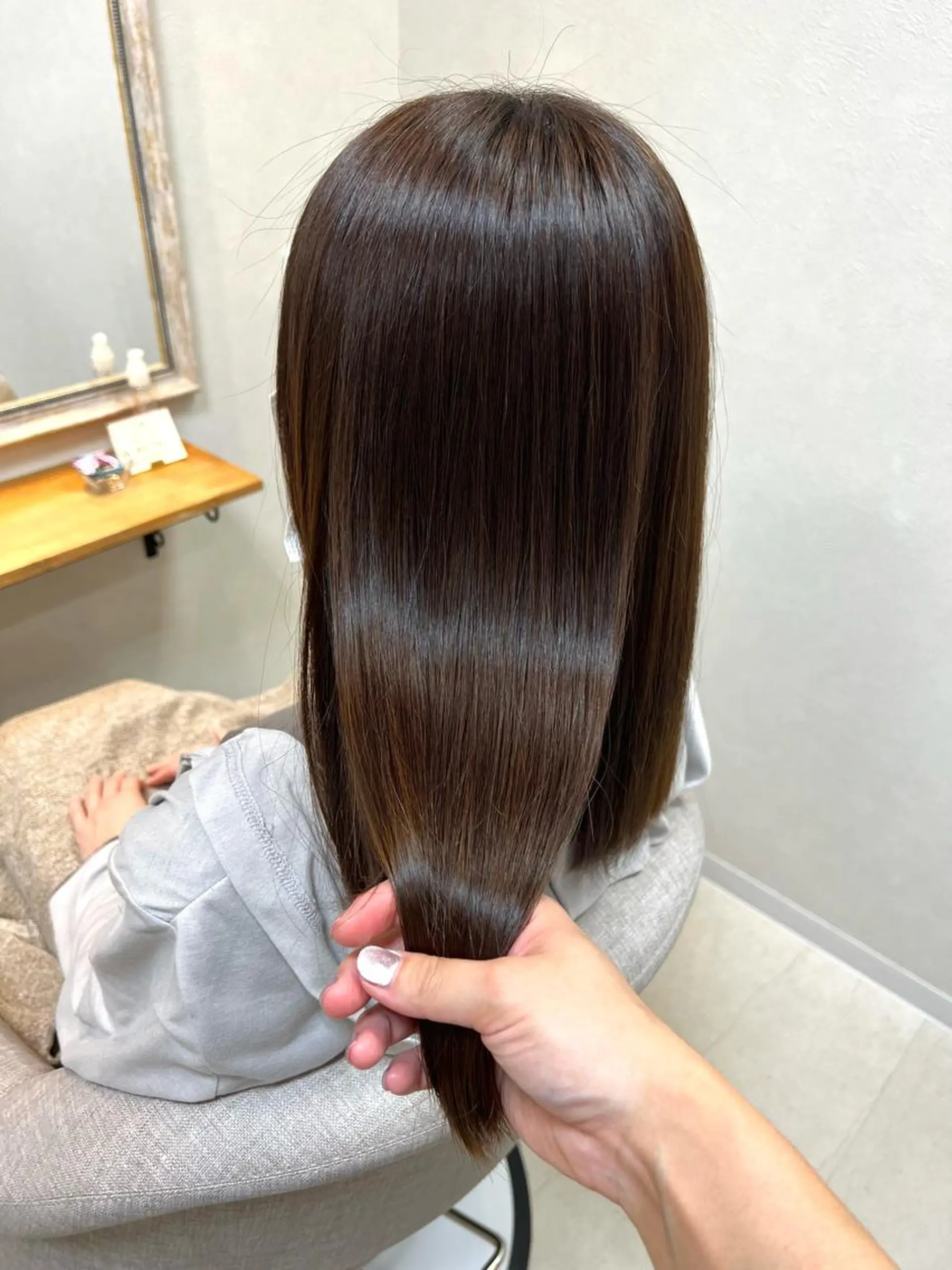 セミロング 縮毛矯正 カット 縮毛矯正 トリートメント ショート/白髪ぼかし 君和田若菜のヘアスタイル