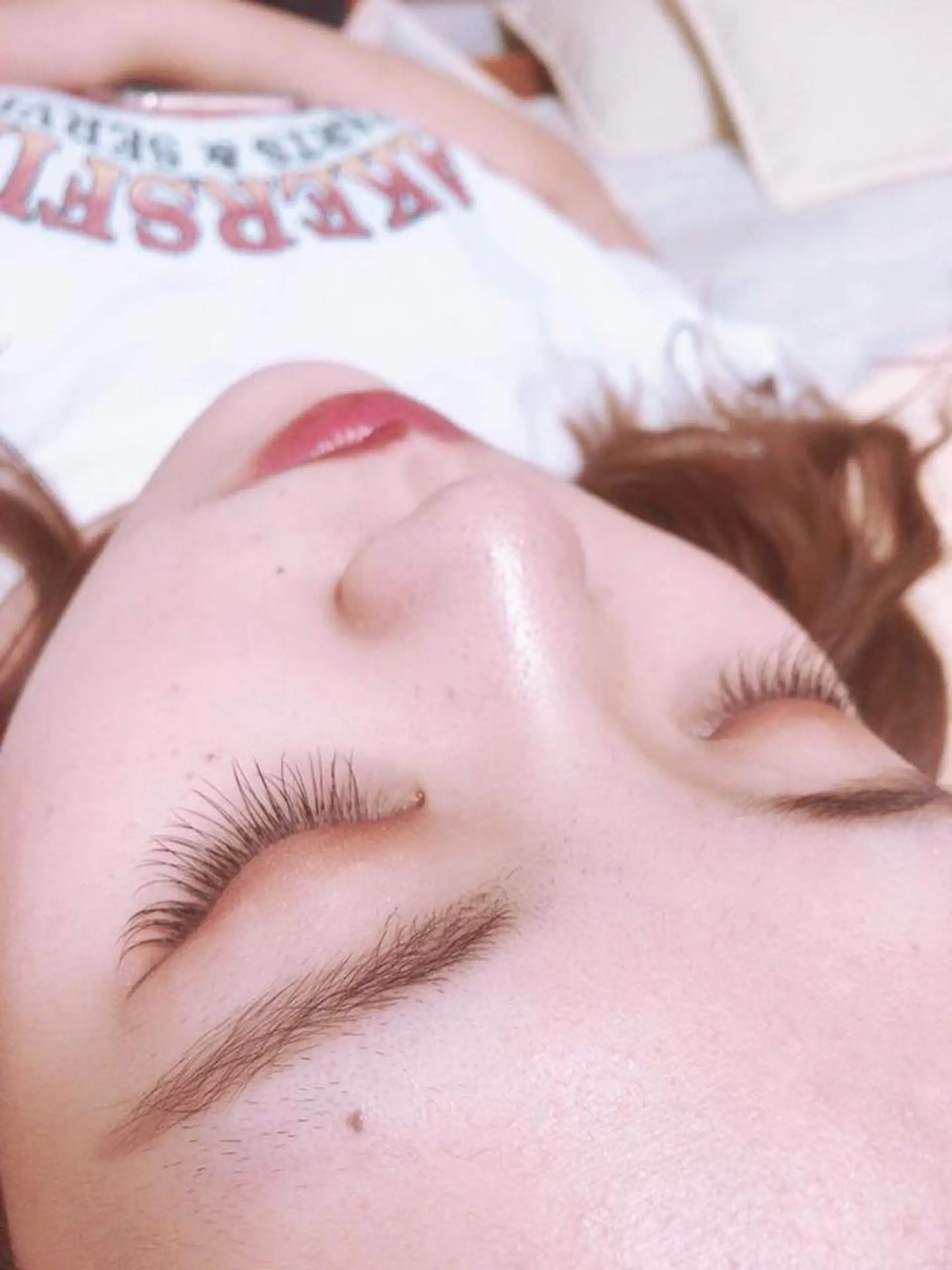マツエク・マツパ レイヤーカット✖️ 柔らかベージュカラーのヘアスタイル
