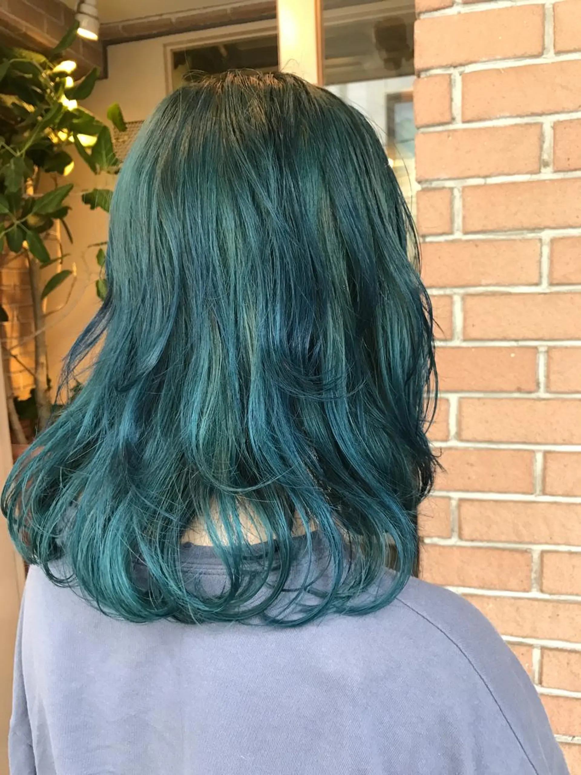 ミディアム カラー パーマ ヘアアレンジ メンズ キッズ ネイル マツエク・マツパ ブルーカラー ダブルカラー ブルー サロンドミルク 原宿のヘアスタイル