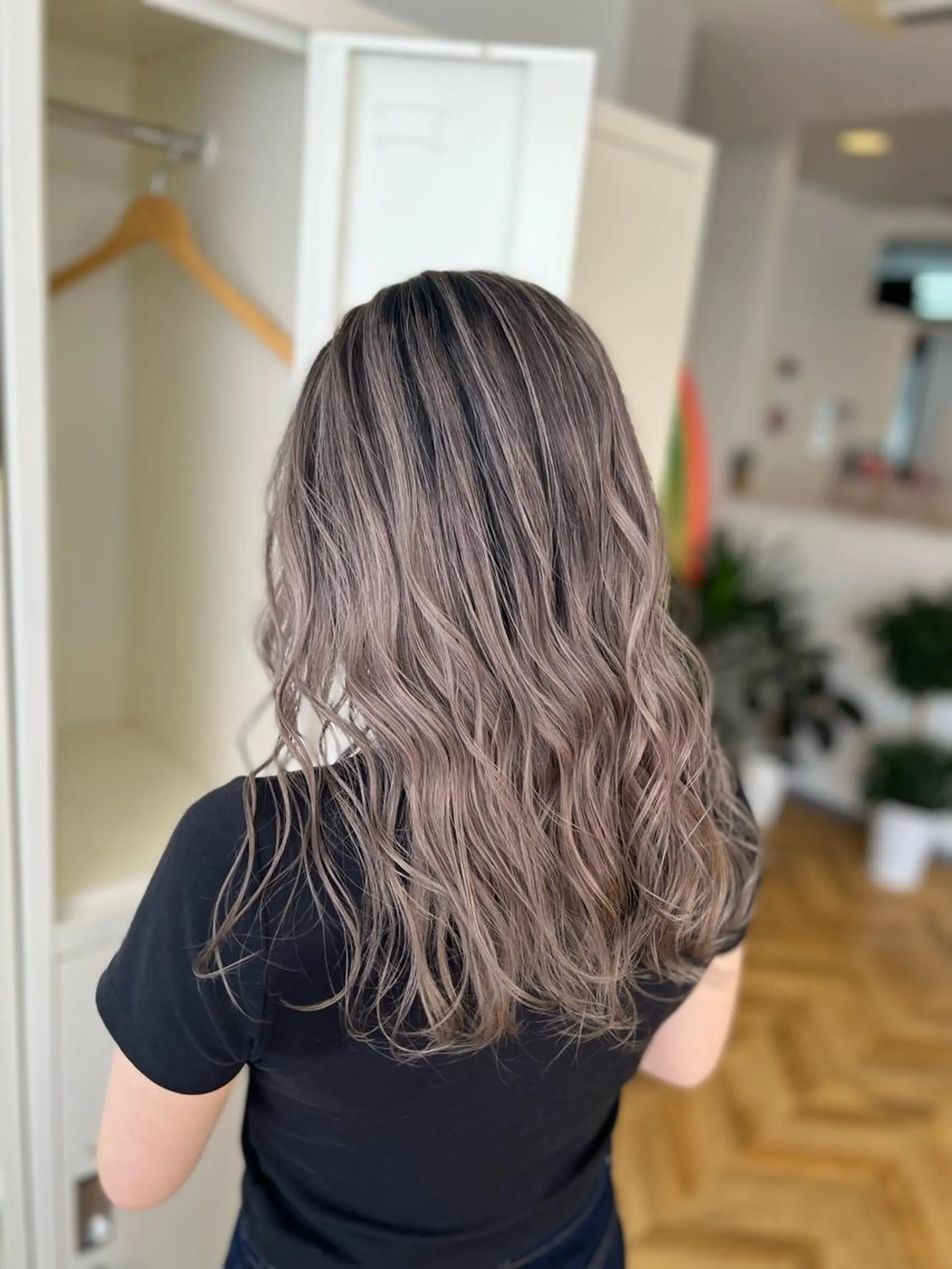 セミロング カラー バレイヤージュ レイヤーカット ブリーチ特化 梅田本多翔のヘアスタイル