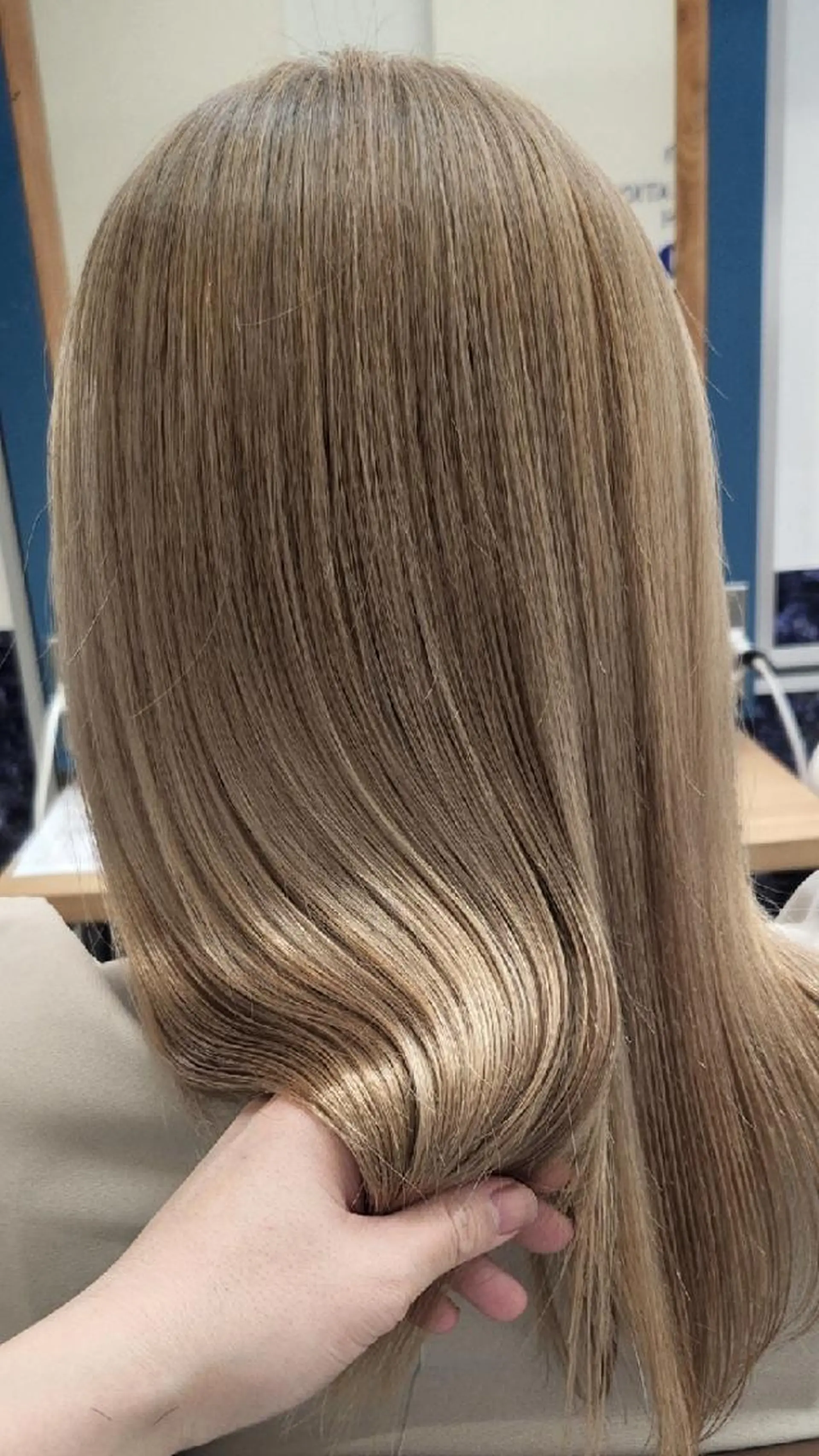 セミロング カラー ブリーチ ダブルカラー 🌟あかり🌟 #Sign hairのヘアスタイル