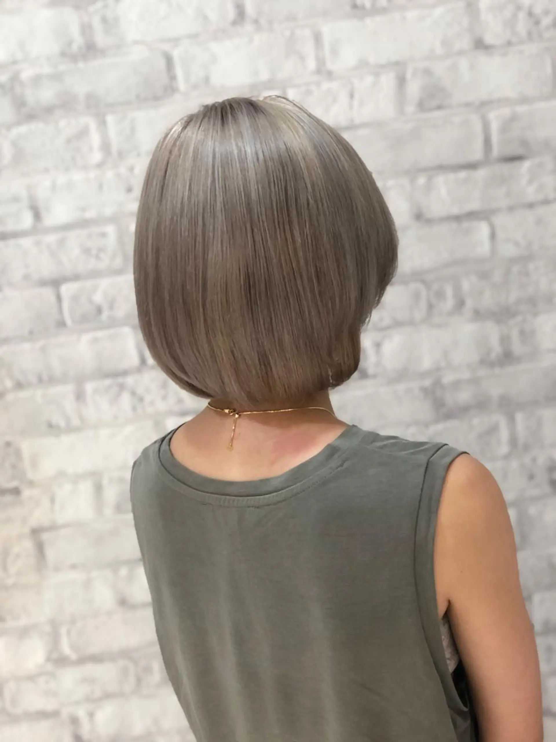 ショート カラー ショートボブ ベージュカラー ミルクティーベージュ ボブ ショートヘア ヘアカラー トリートメント 秋山 幸太のヘアスタイル