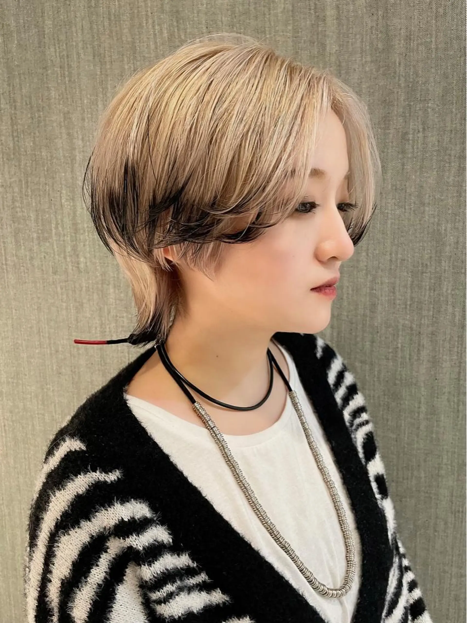 ショート カラー 黒髪 ブロンド ウルフカット カット ヘアカラー トリートメント ブリーチ🪡 ボブ✍️レイヤーのヘアスタイル