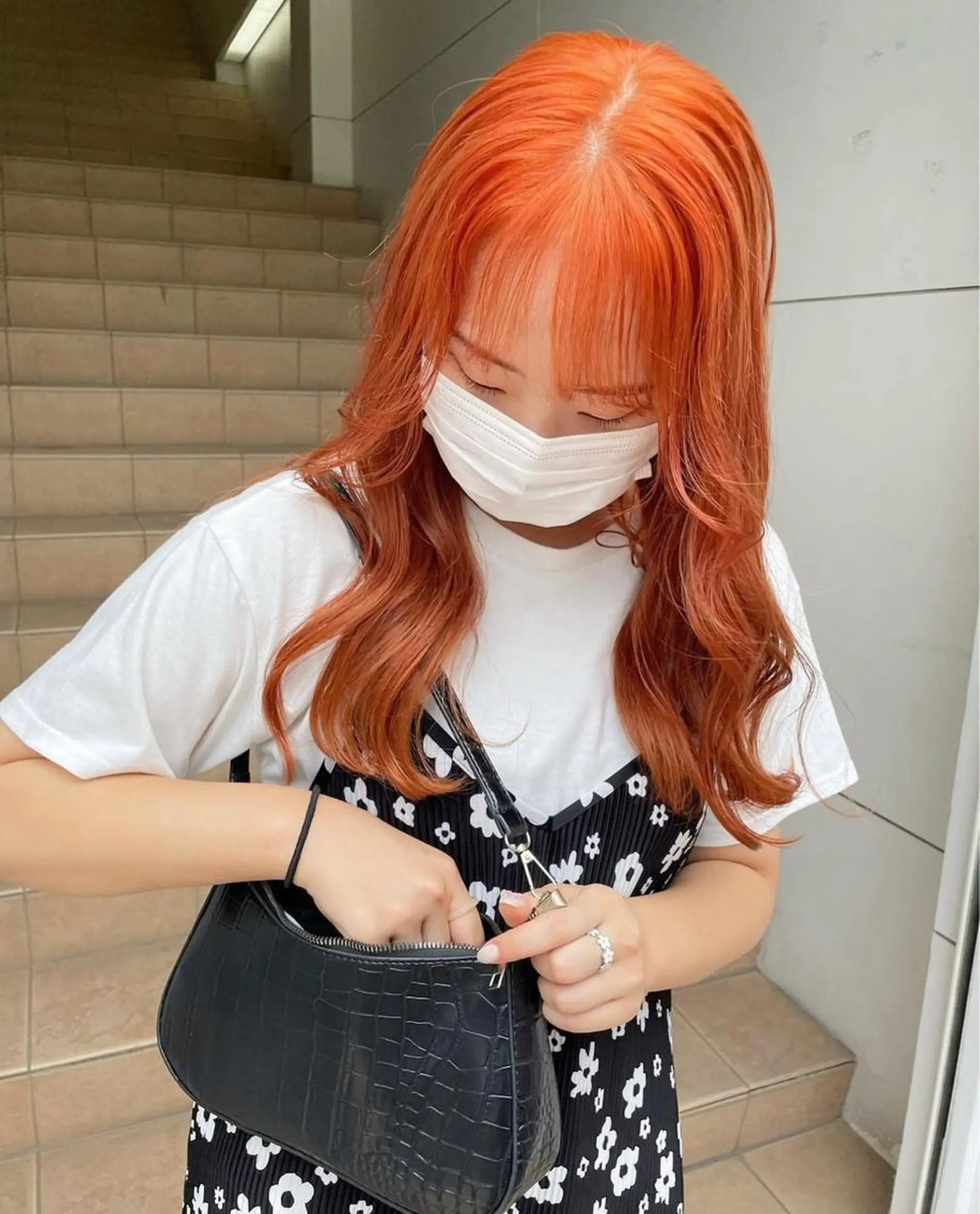 ロング カラー 河西 彩香/ブリーチカラーのヘアスタイル