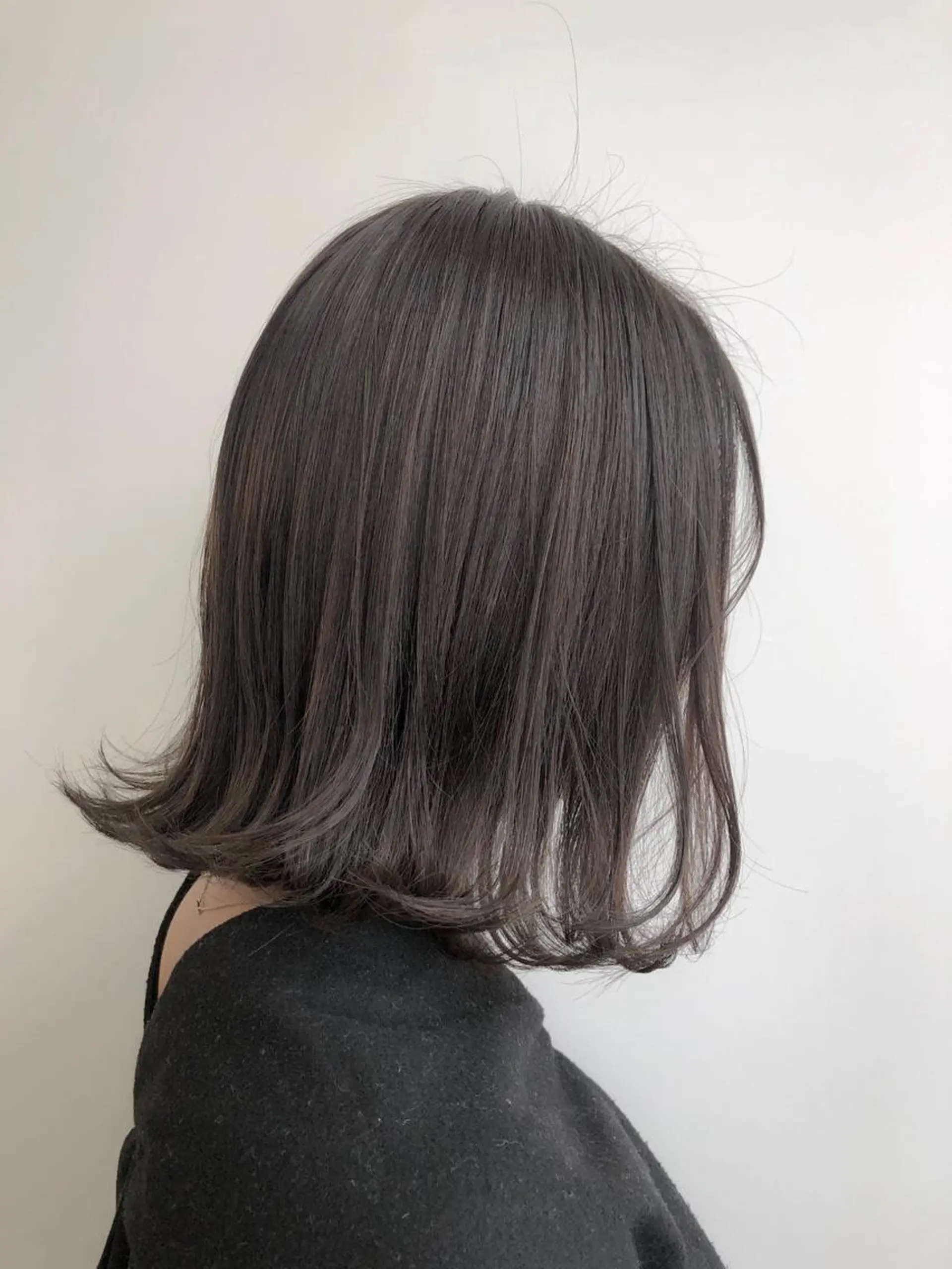 ミディアム カラー ハイライトカラー オリーブグレー ハイライト 【透明感、艶髪】西村 有司のヘアスタイル