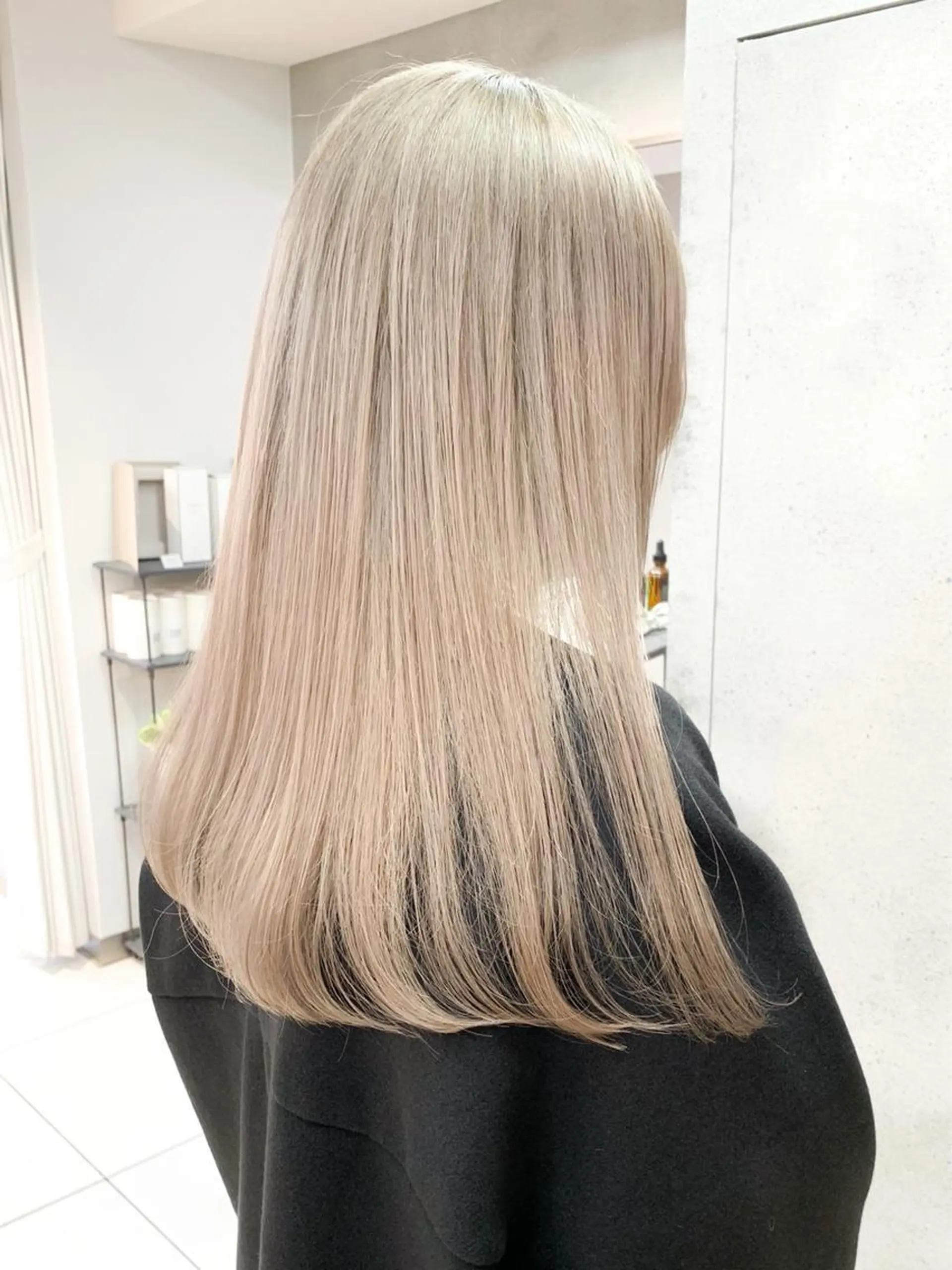 ロング カラー ベージュカラー ブリーチ ホワイトベージュ raika .のヘアスタイル