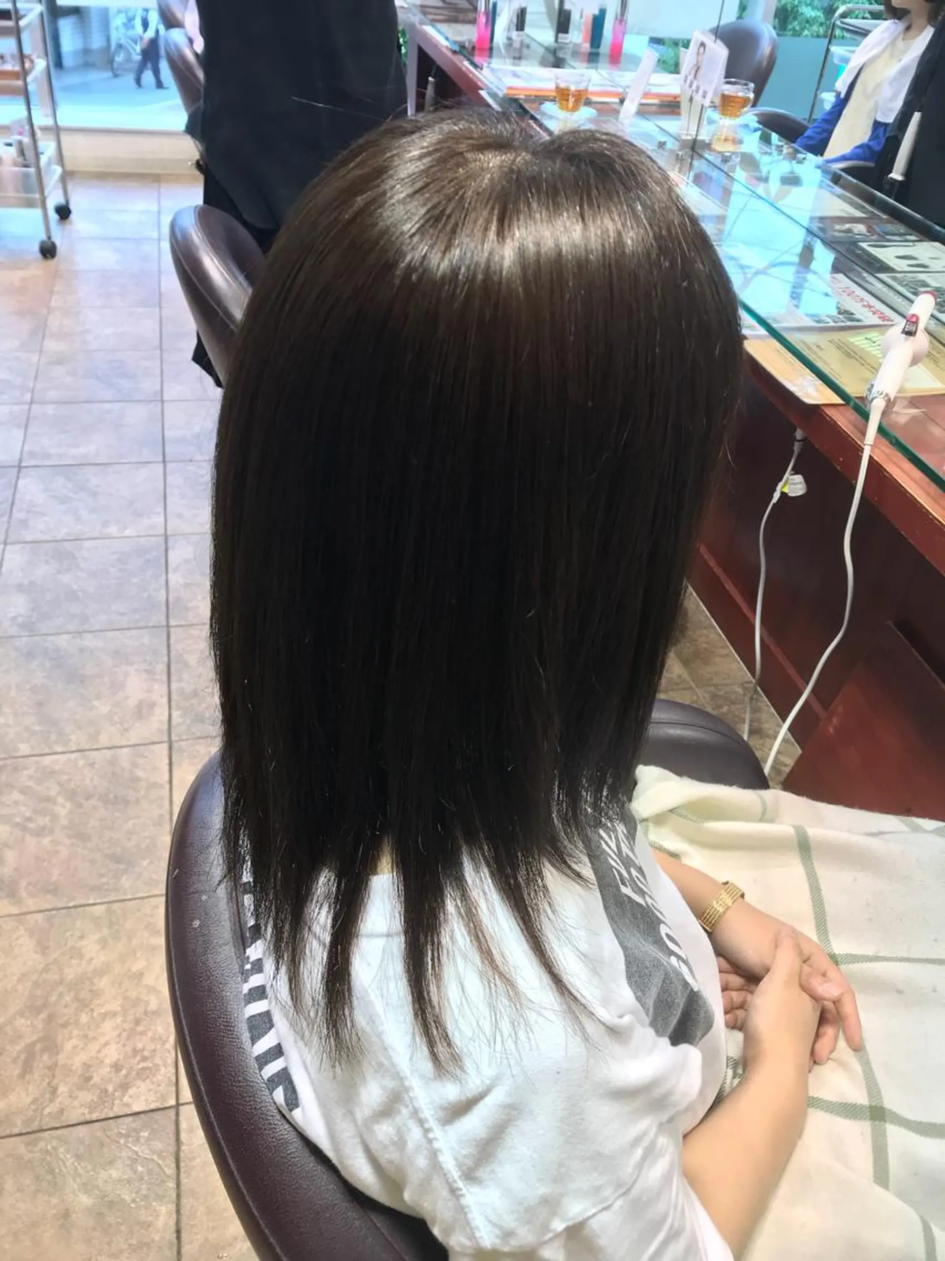 セミロング アッシュ 嶋村 望美のヘアスタイル