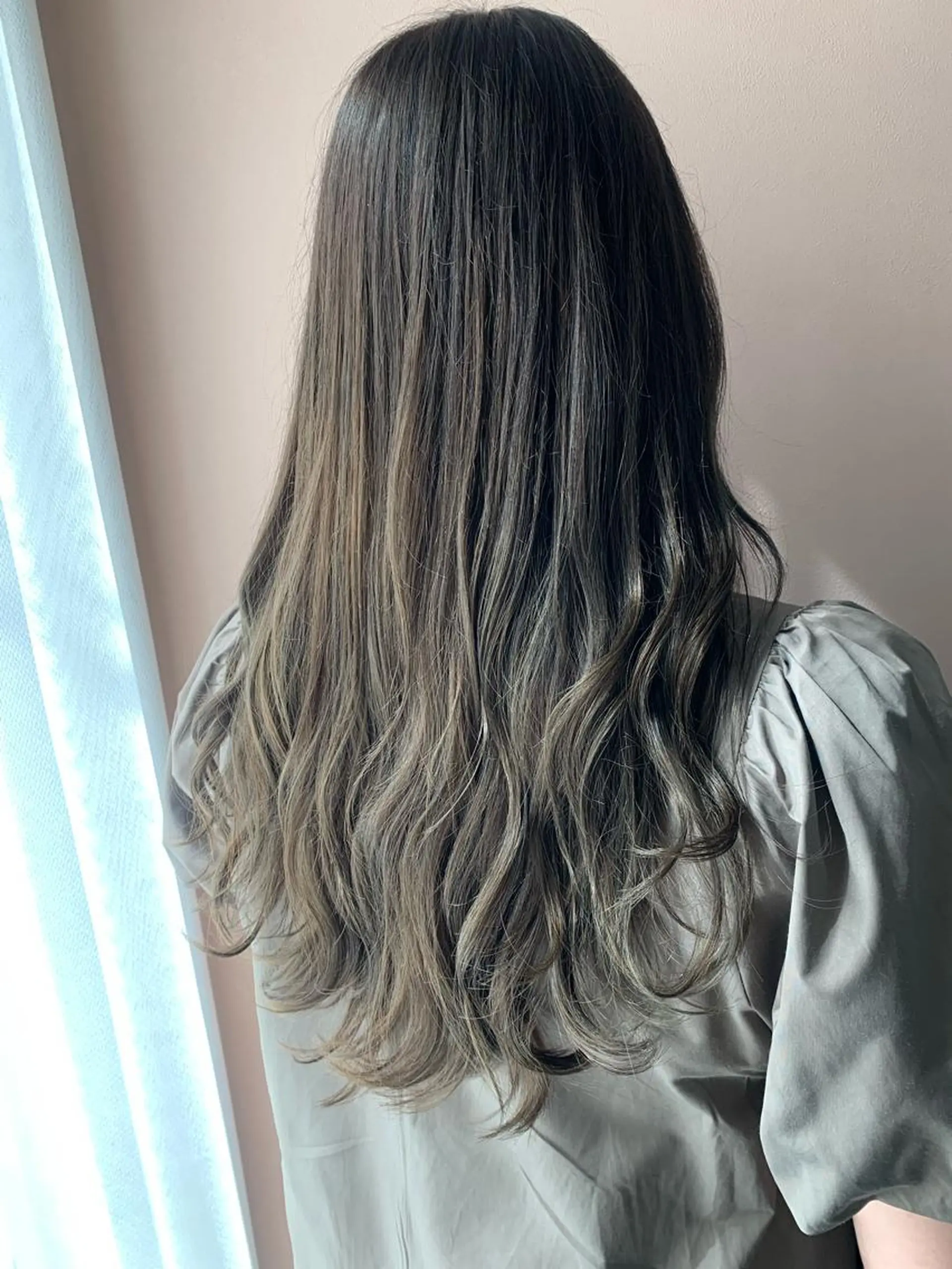 ロング カラー ブリーチ グレージュ オリーブグレージュ オリーブグレー カット ヘアカラー トリートメント hub hair レイヤー/透明感のヘアスタイル