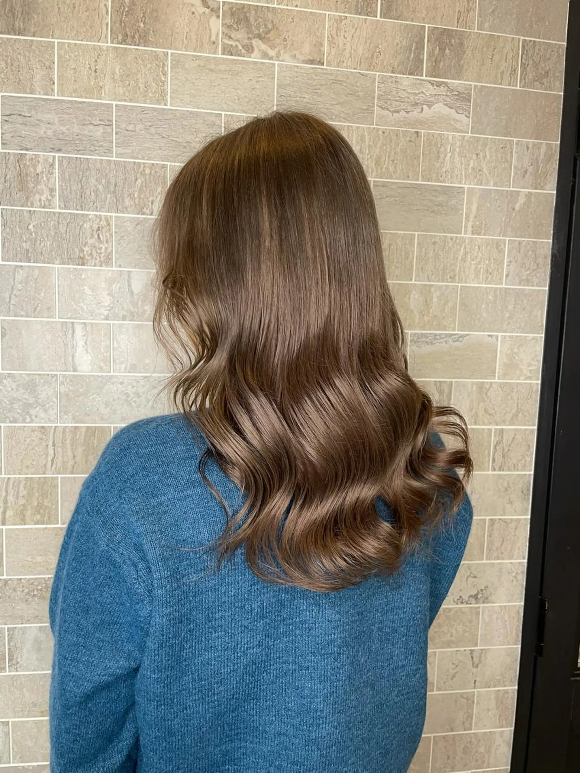 セミロング ヘアカラー トリートメント ブリーチ毛矯正.髪質 改善.髪にドラマをのヘアスタイル