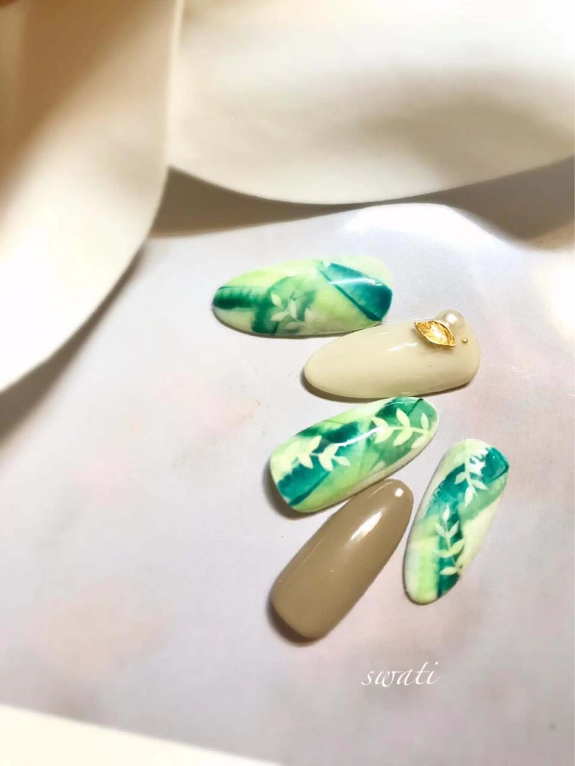 ネイル アートネイル ニュアンスネイル オフィスネイル シンプルネイル 春ネイル yuko （ネイリスト）のネイルデザイン