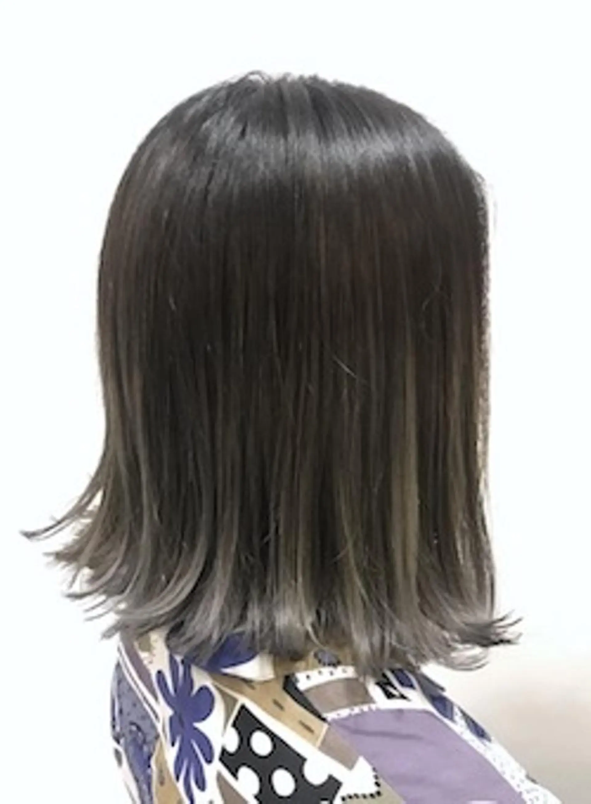 セミロング カラー 松戸　レイヤーカット 野口　康太郎のヘアスタイル