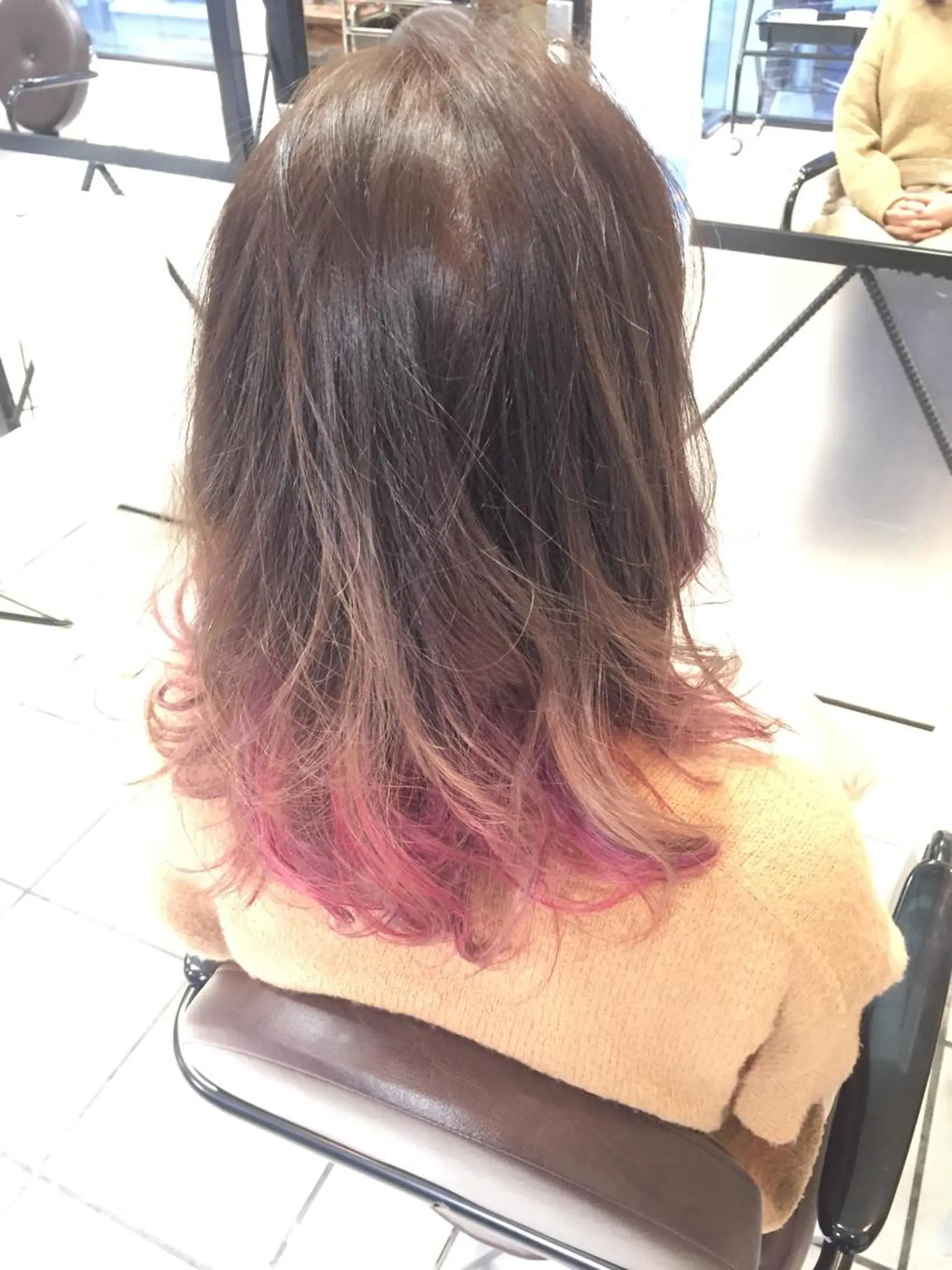 ミディアム セミロング ロング カラー グラデーションカラー グレージュ ピンクカラー パープルカラー 西村 達哉のヘアスタイル