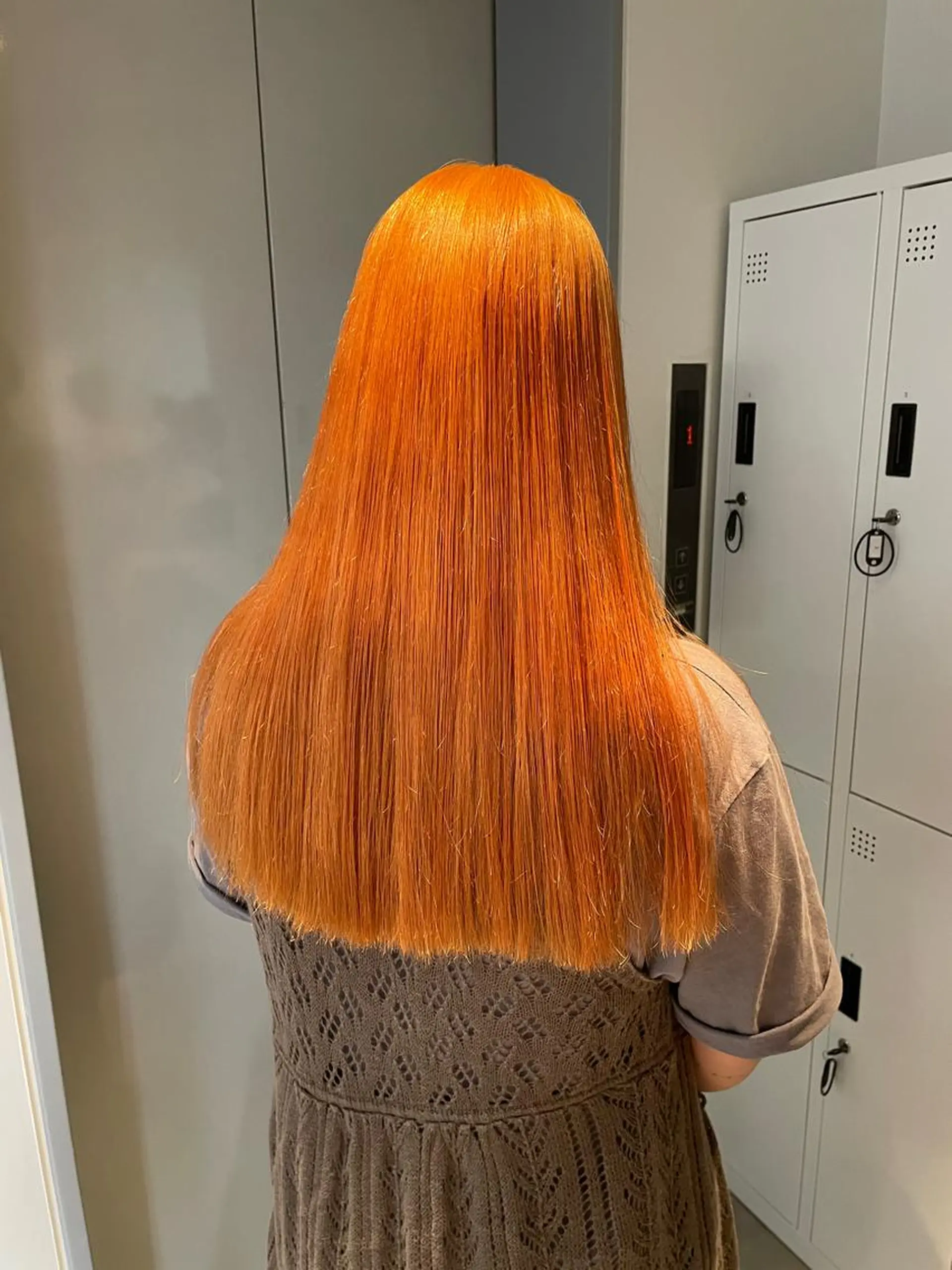 ロング カラー 切りっぱなしボブ レイヤー/縮毛矯正のヘアスタイル