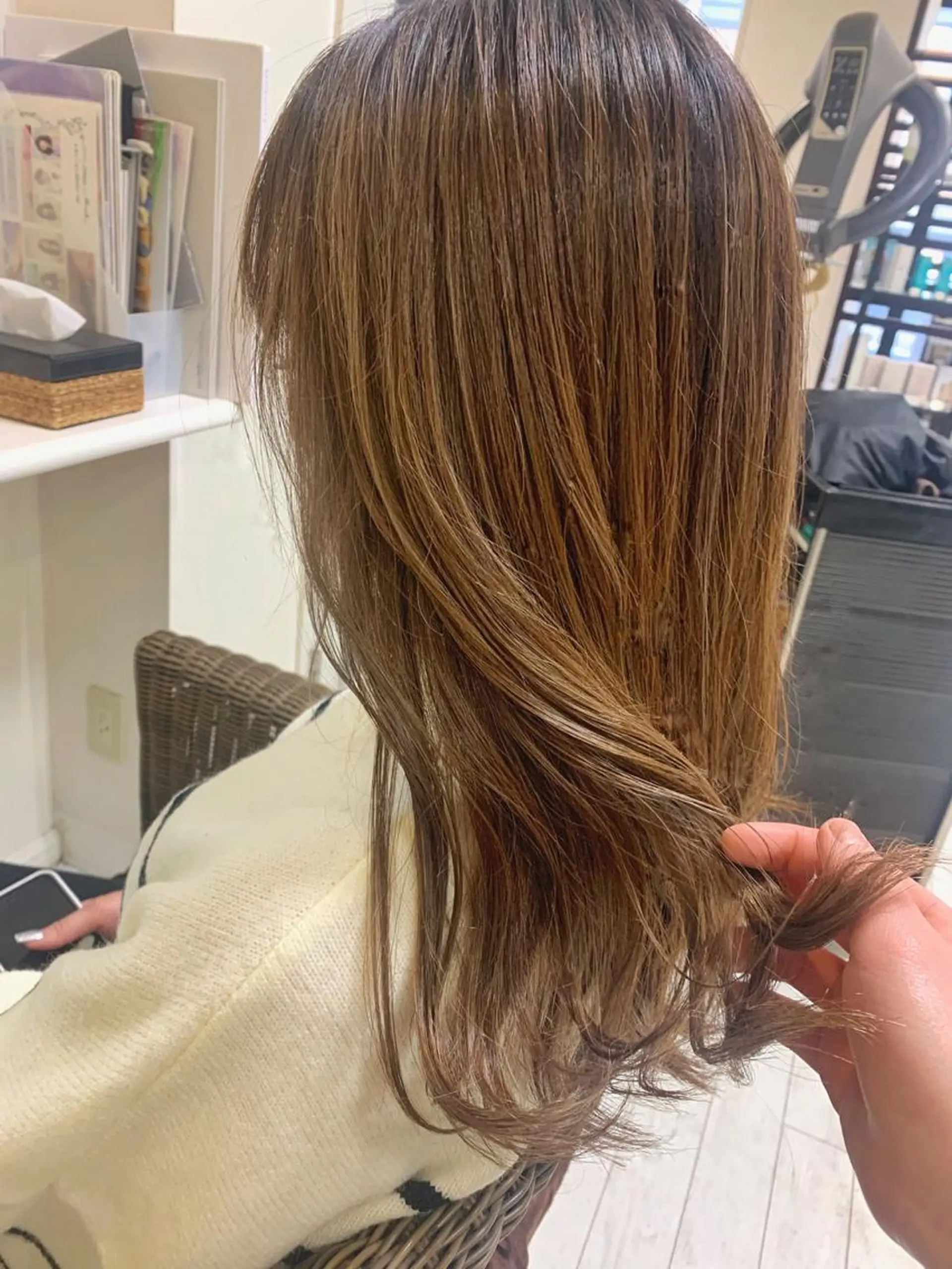 ロング 外国人風カラー ハイライト 韓国風ヘア ロング カット ヘアカラー マルナ本店 ペコのヘアスタイル