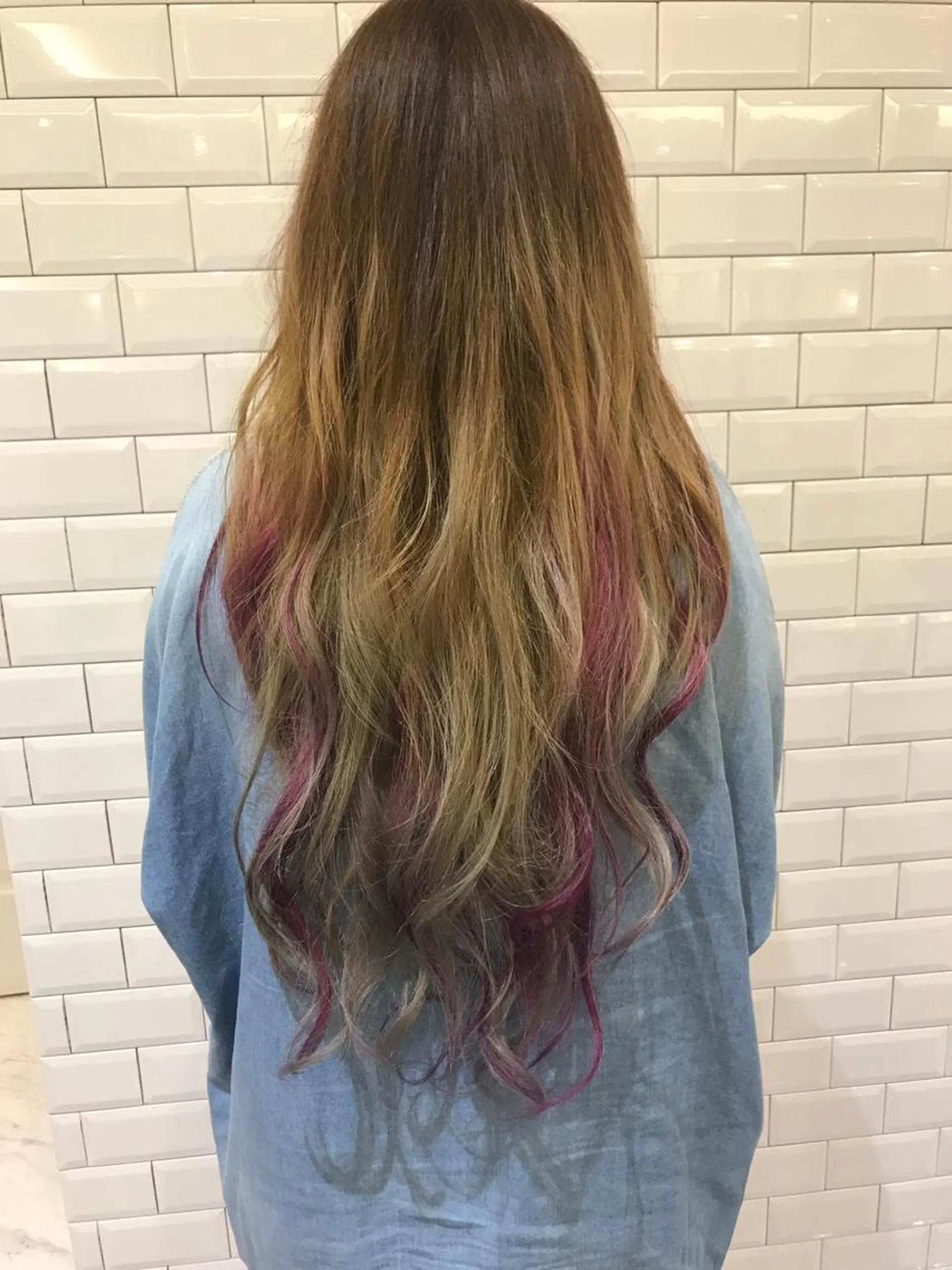 ロング カラー 粟田 めぐみのヘアスタイル