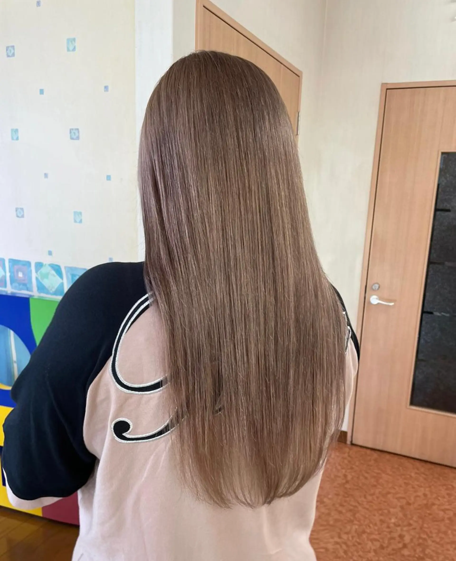ロング カラー ベージュカラー yui .のヘアスタイル