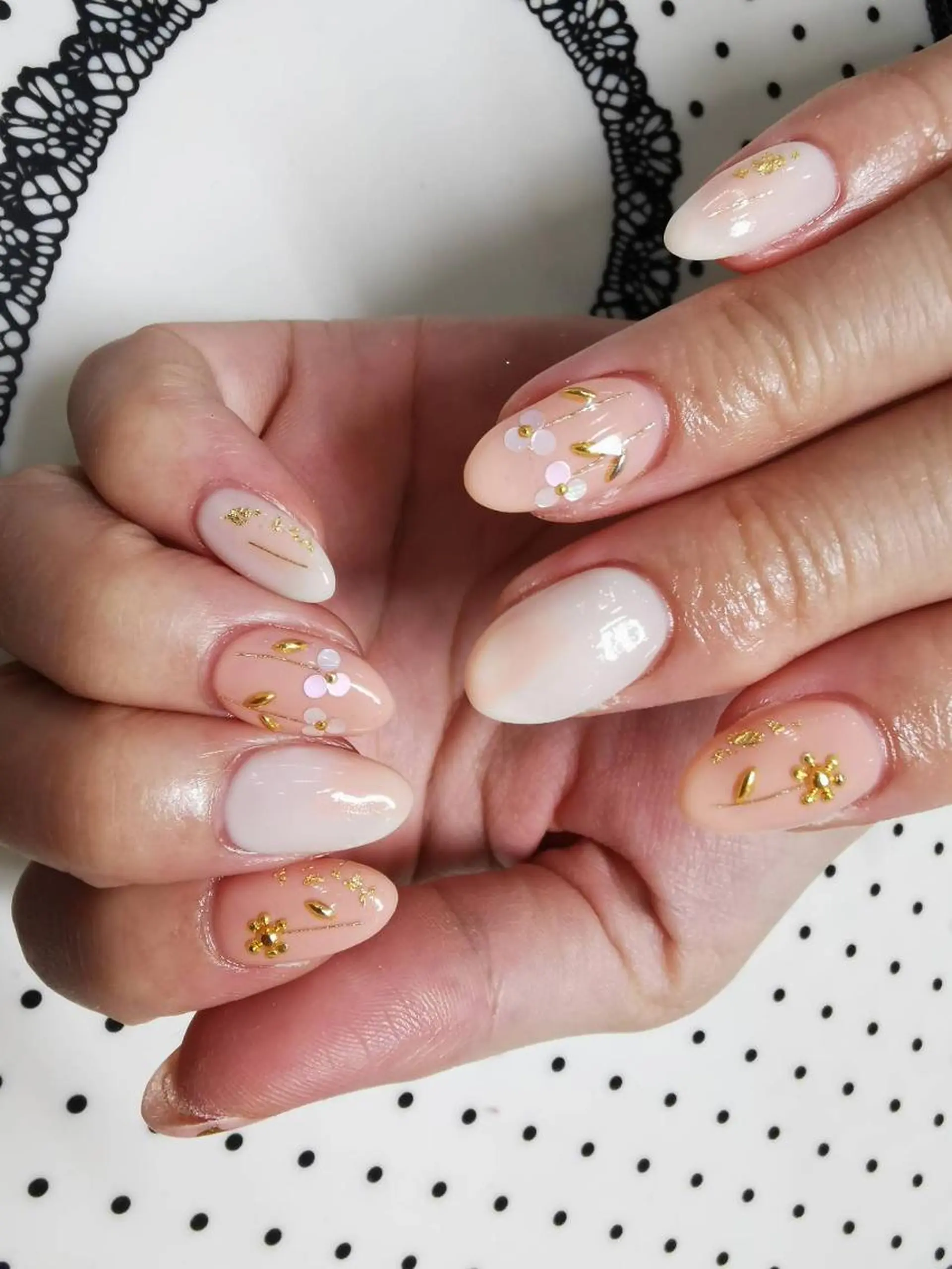 ネイル ネイルリボン 受付スタッフのネイルデザイン