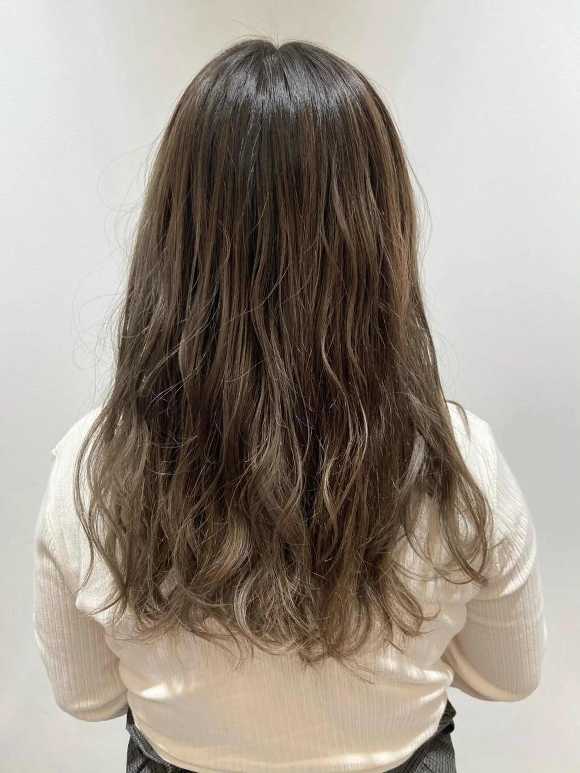 セミロング カラー ヘアカラー 🐺ウルフ/レイヤー 似合わせ‎🤍沙羅のヘアスタイル