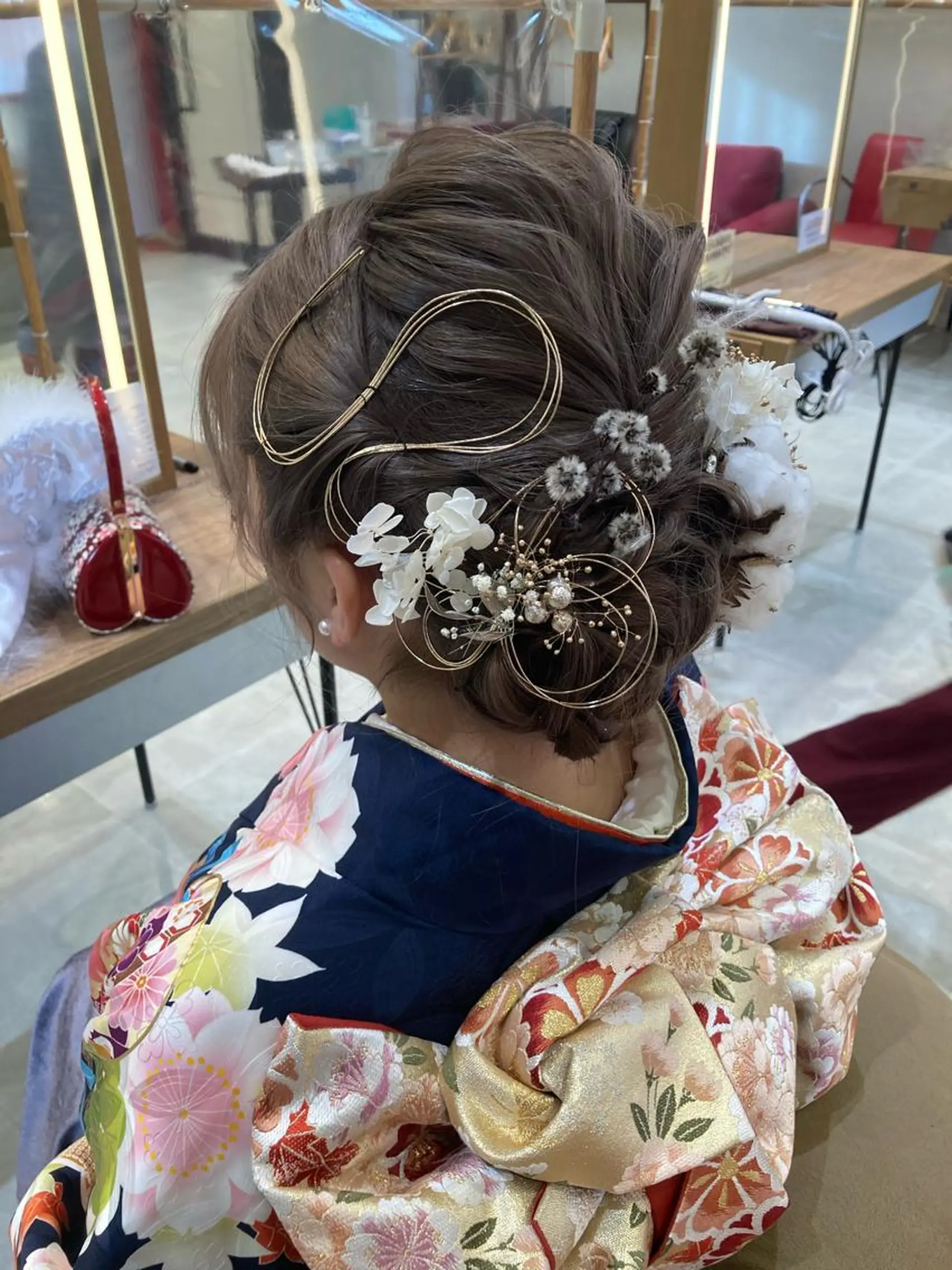 セミロング ヘアアレンジ 成人式 mano+所属・haruka 🐈のネイルデザイン