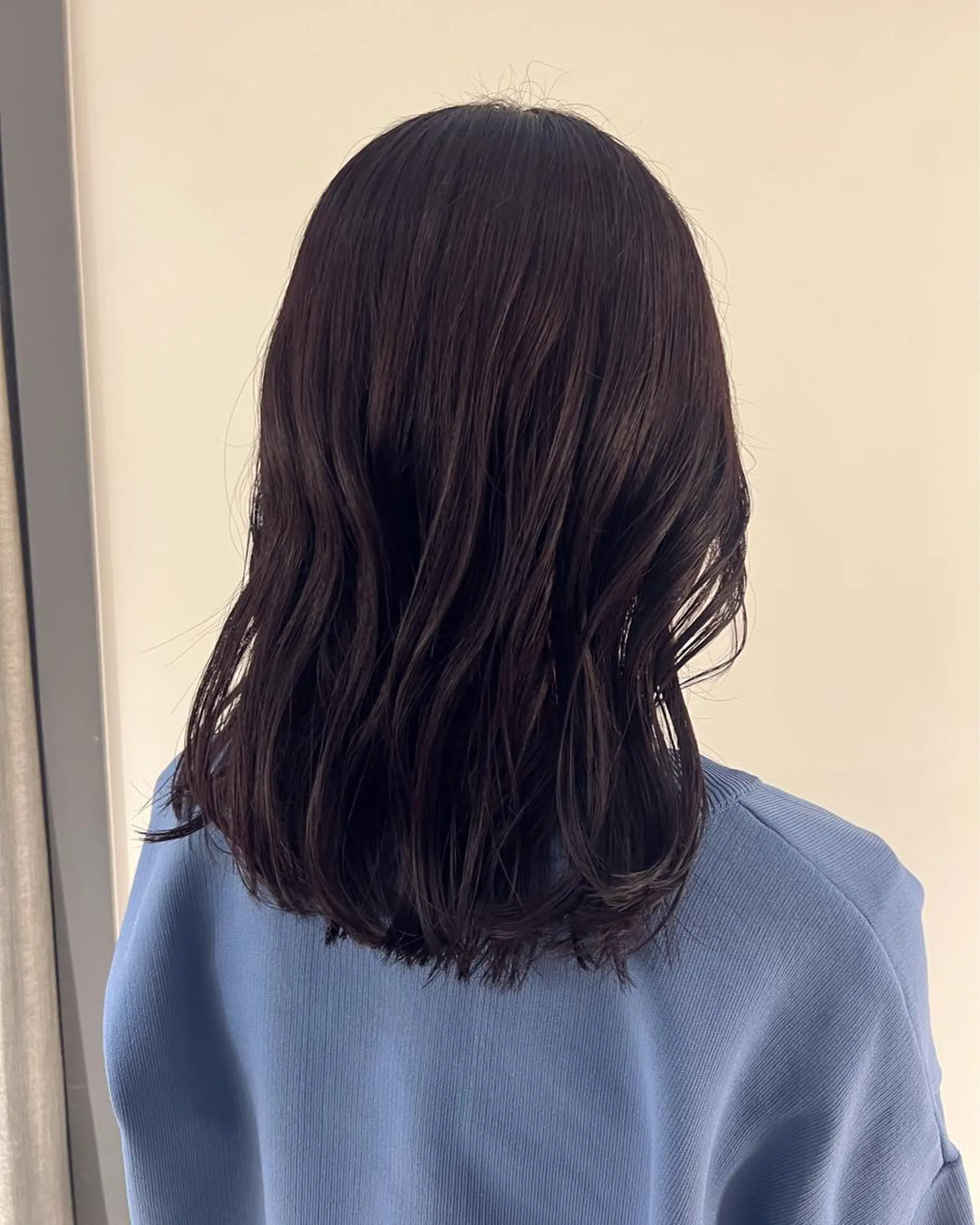 ミディアム カラー ラベンダーカラー ラベンダーグレー 暗髪カラー🫐パーマ おくだりんかのヘアスタイル