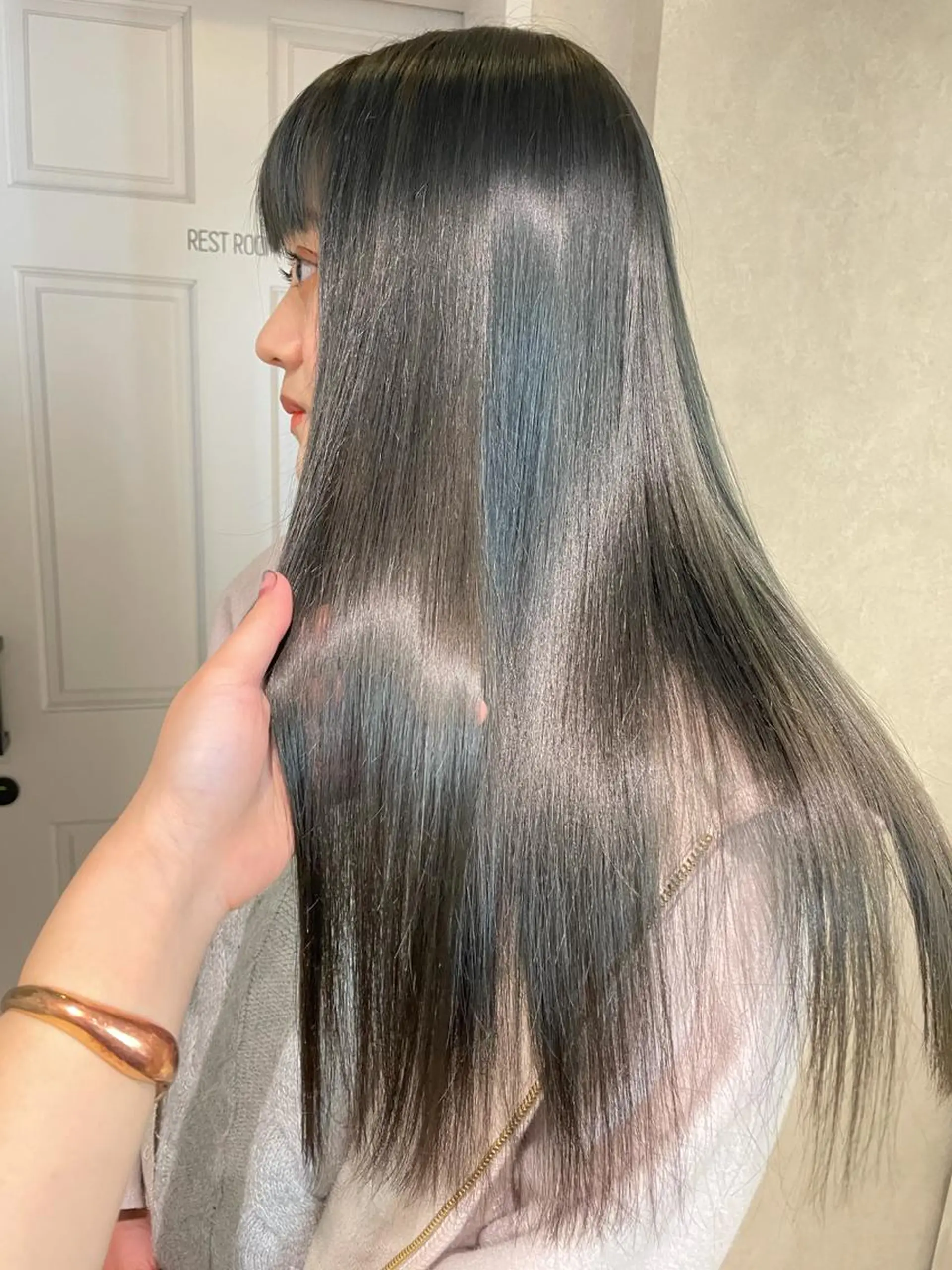 ロング カラー アッシュ オリーブアッシュ 髪質改善 ヘアカラー トリートメント ナチュラル透明感🌱 小山美樹子のヘアスタイル