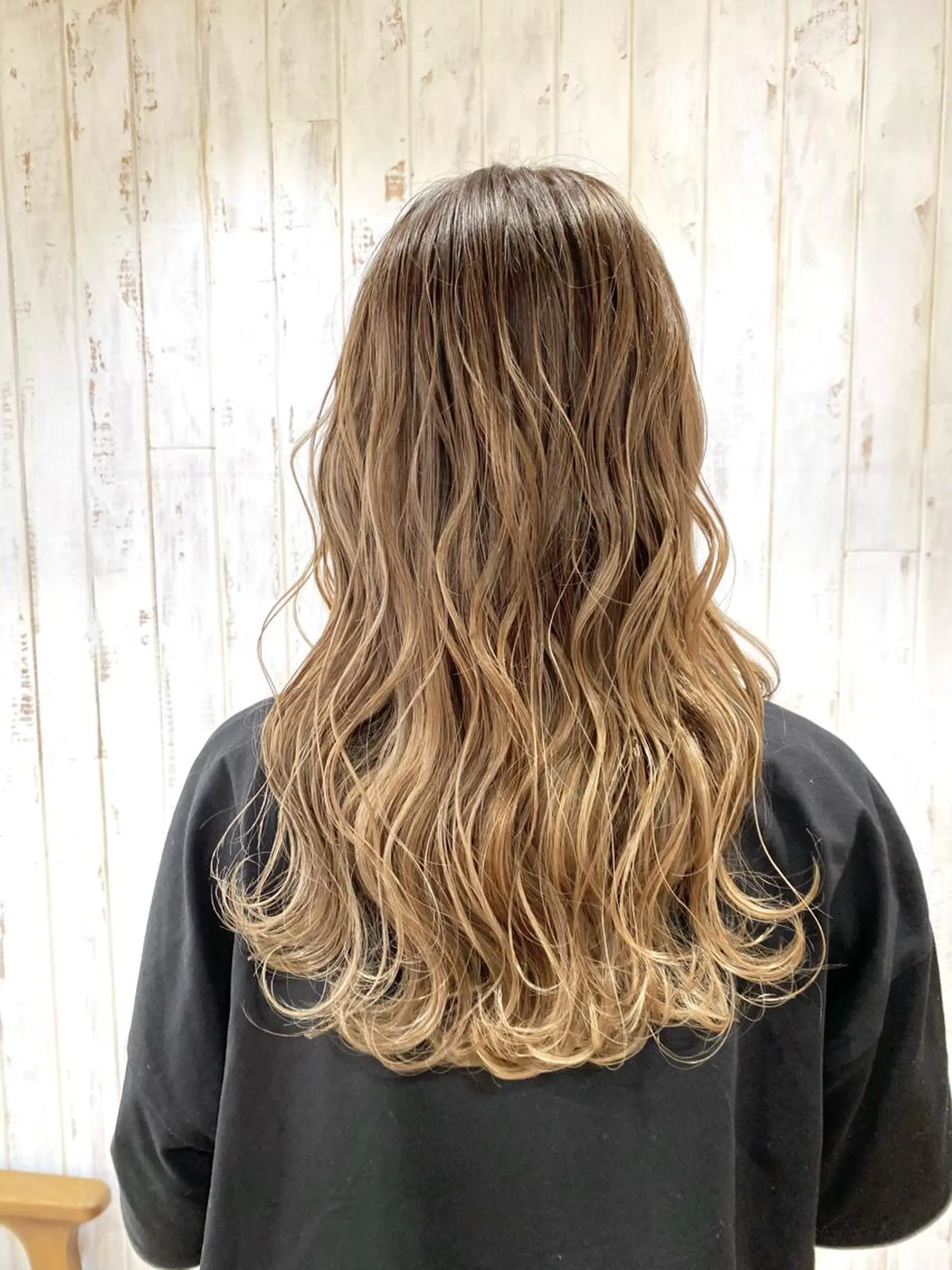 ロング ハイライト やじま ひろこのヘアスタイル