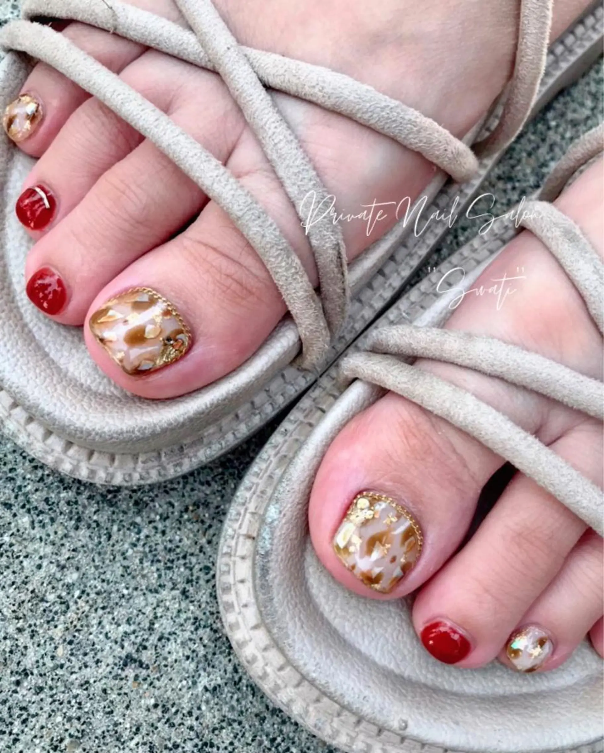 ネイル アートネイル フットネイル ニュアンスネイル オフィスネイル 夏ネイル フットネイル yuko （ネイリスト）のネイルデザイン