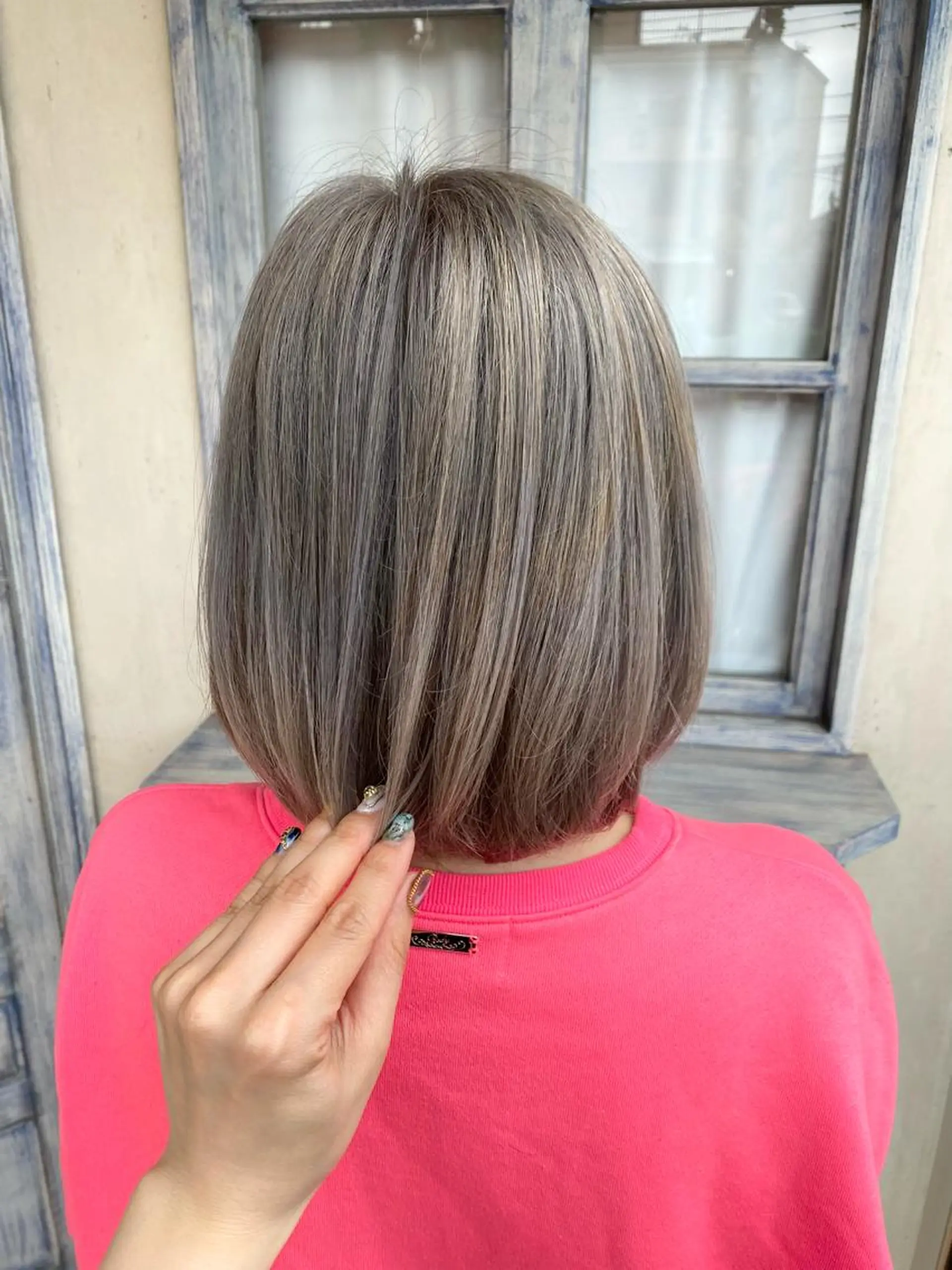 ショート カラー ブリーチ グレージュ ハイトーンカラー ハイトーングレージュ 森 早希絵のヘアスタイル