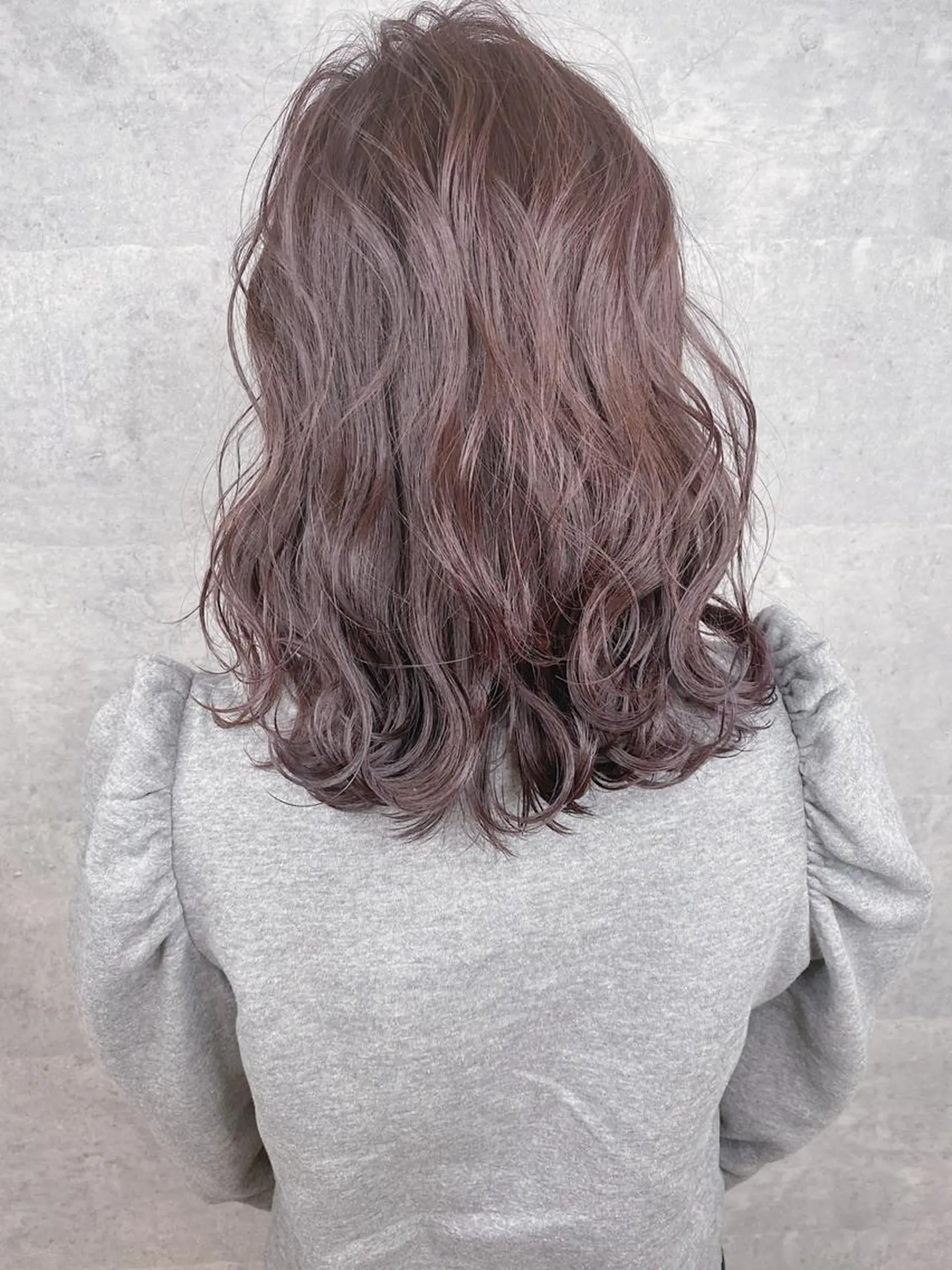 ミディアム カラー _WHITE 天王寺のヘアスタイル