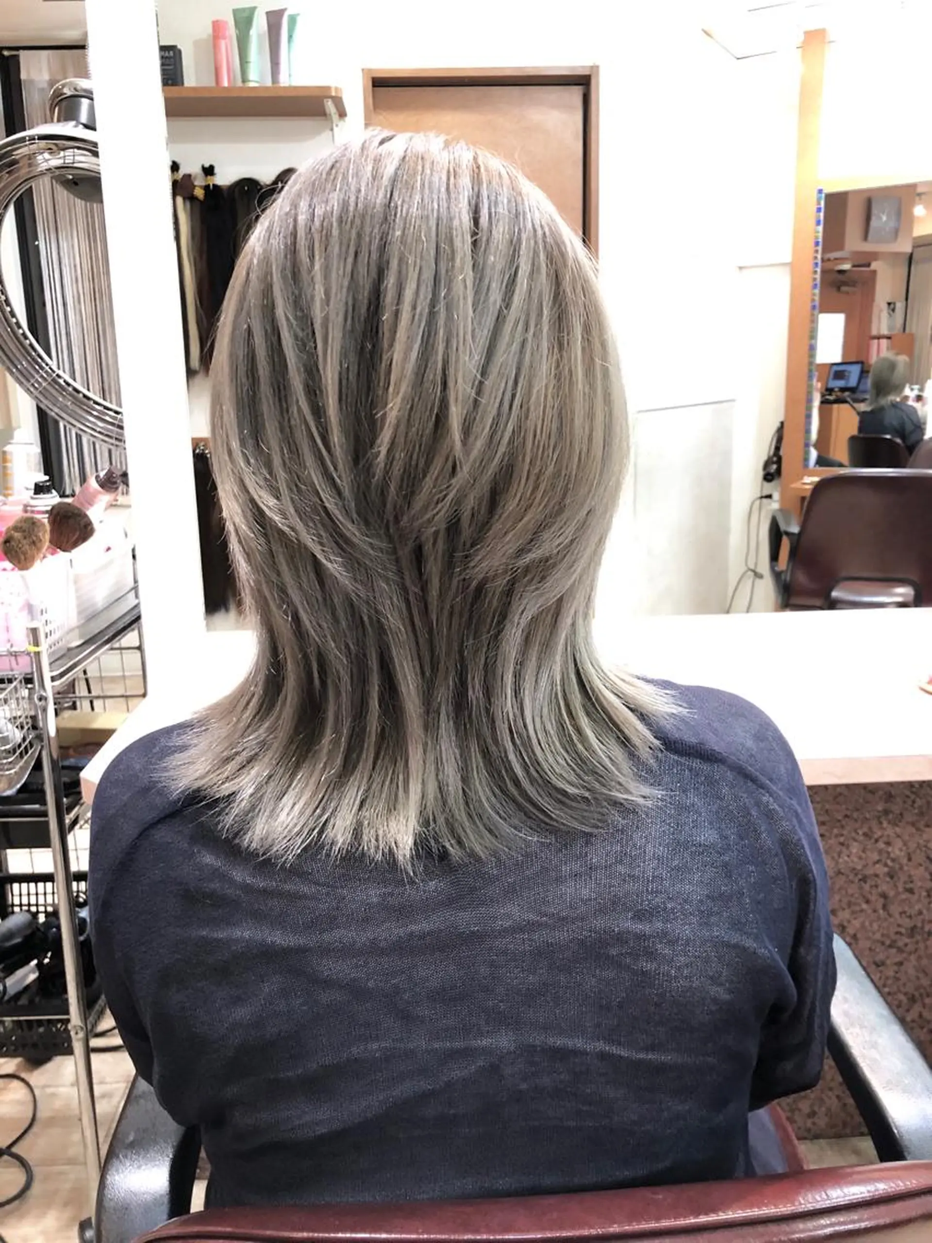 ミディアム カラー アッシュ ブリーチ ケアブリーチ ラベンダーカラー 100%髪質改善特化 TRUNSのヘアスタイル