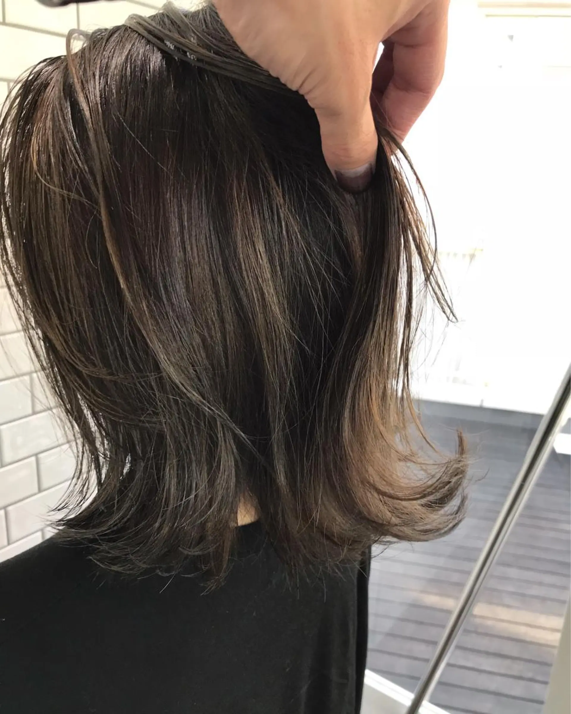 ミディアム カラー レイヤー　べージュ 白石研太のヘアスタイル