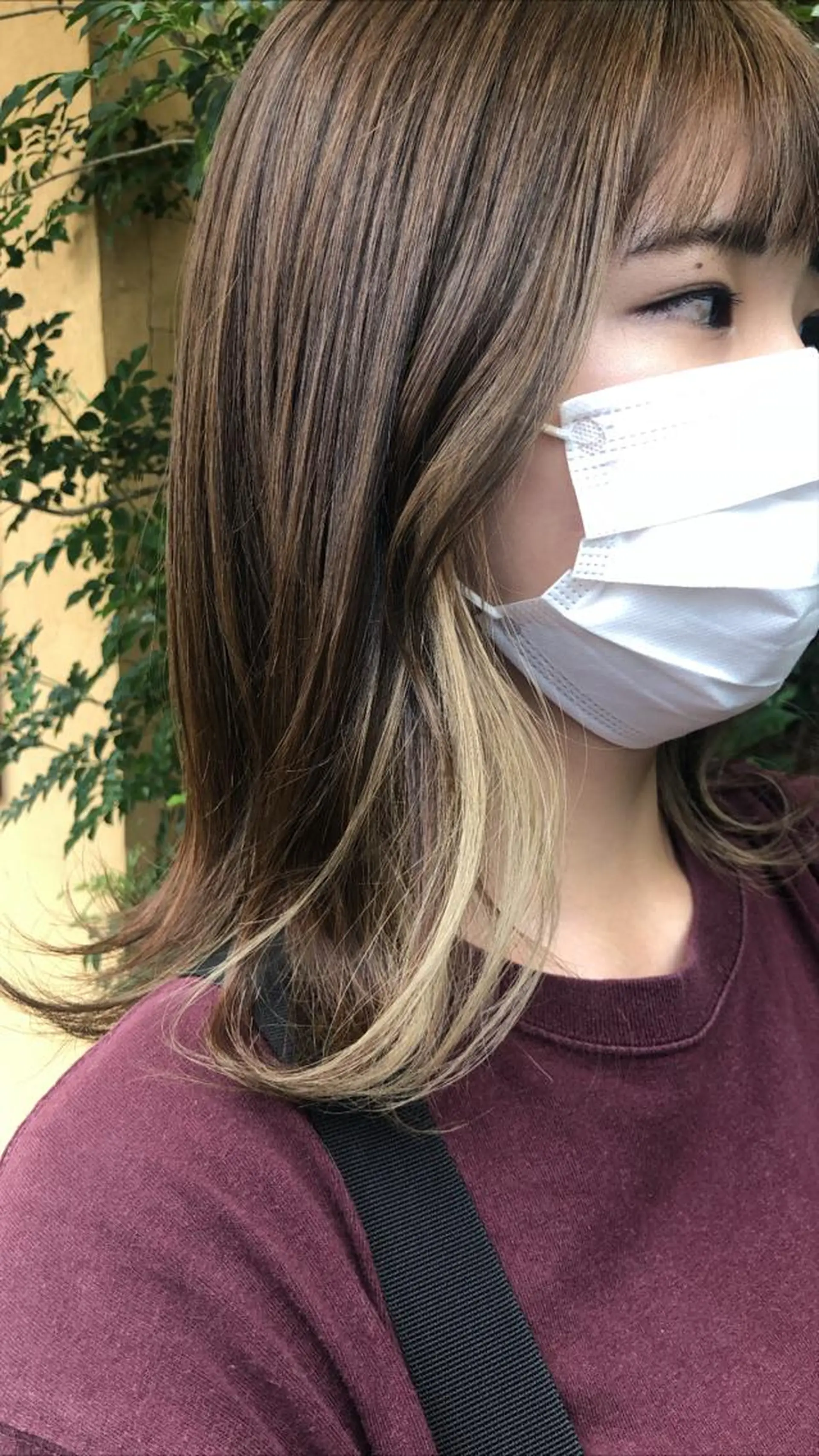 セミロング カラー ブリーチ イヤリングカラー 川元 汐音のヘアスタイル