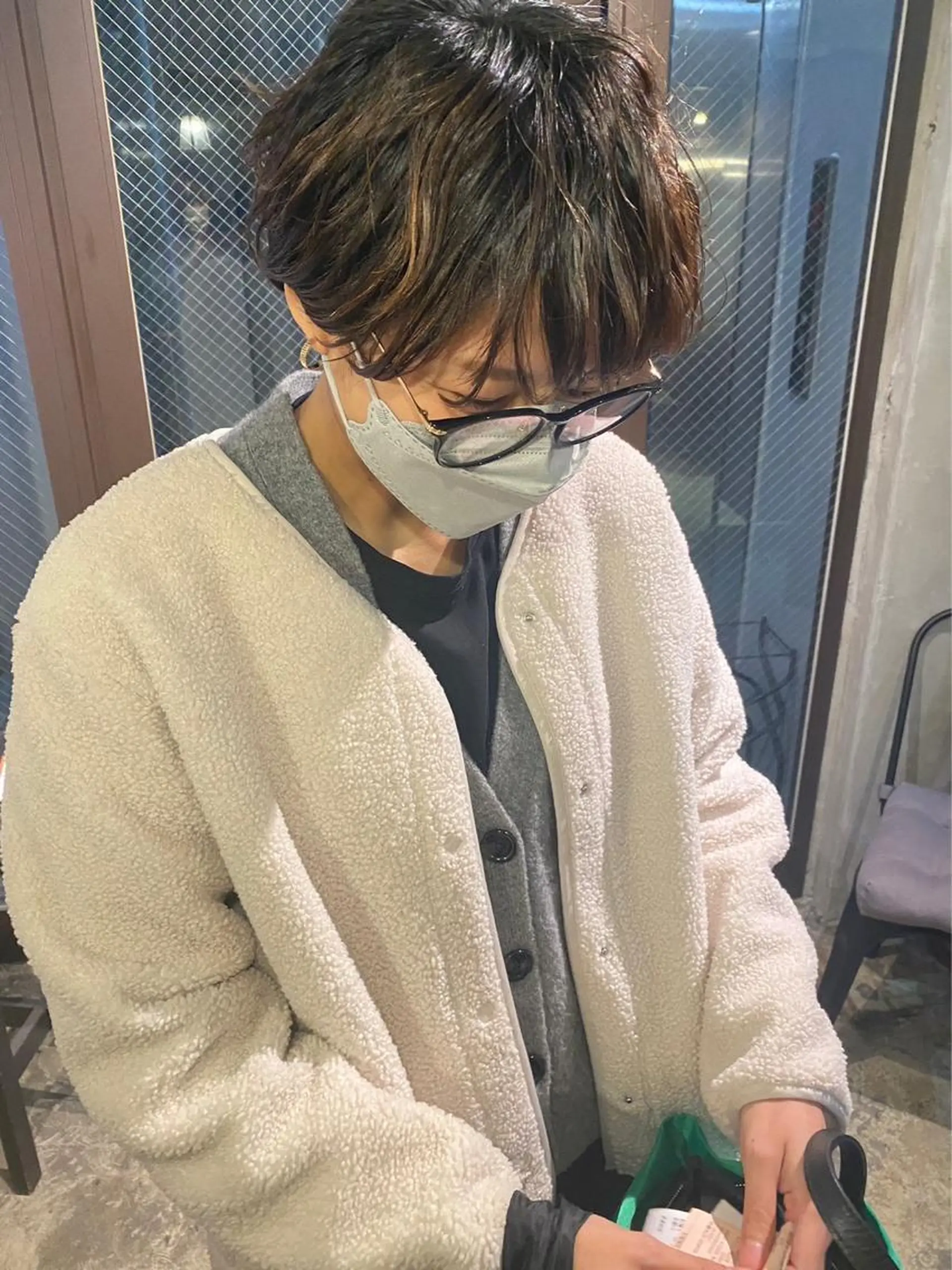 ショート カラー 中村 彩乃のヘアスタイル