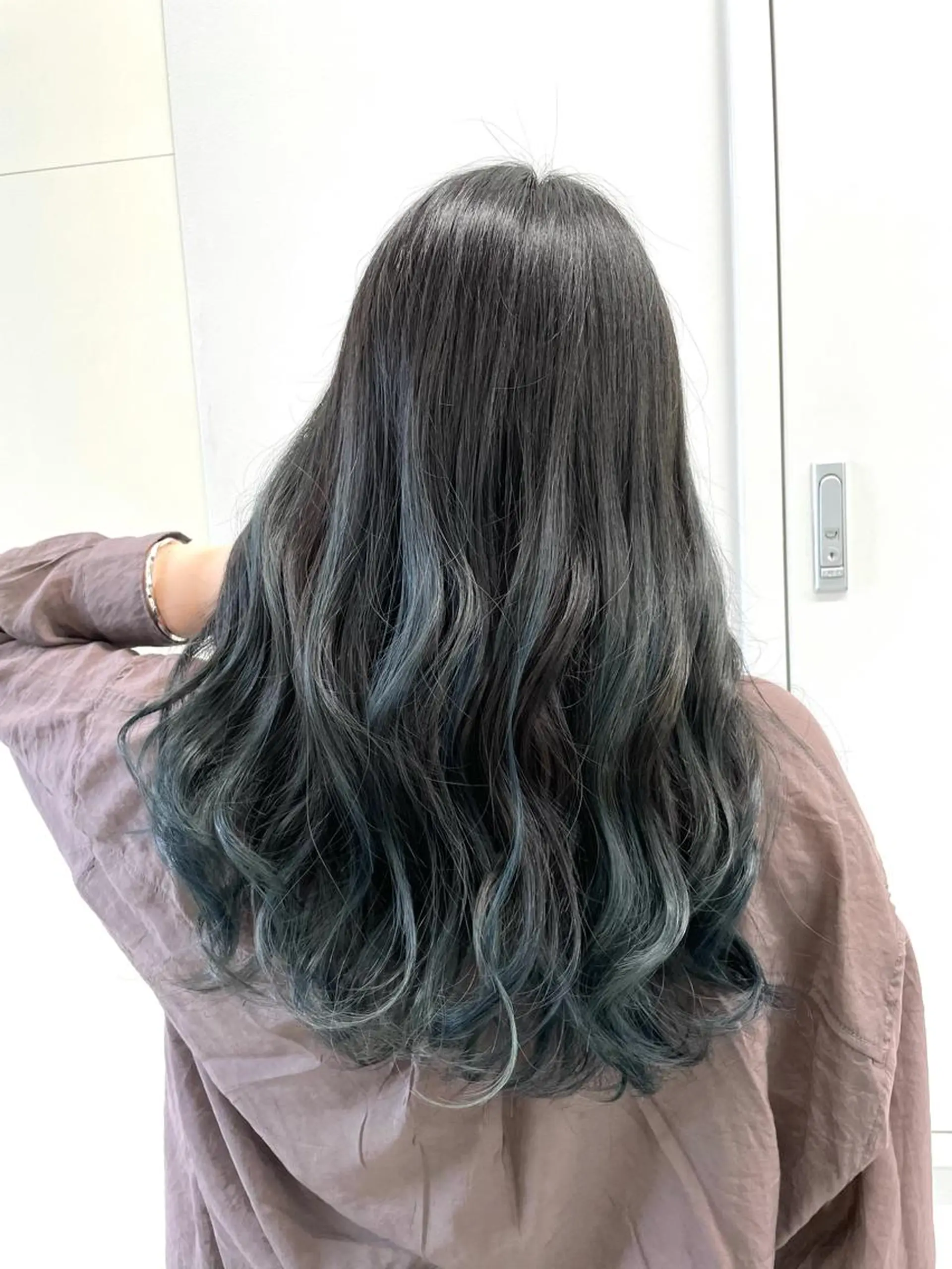 セミロング カラー ヘアアレンジ バレイヤージュ ブリーチ ブルーカラー レイヤーカット 🦄インナーカラー 🦄貫井彩花のヘアスタイル