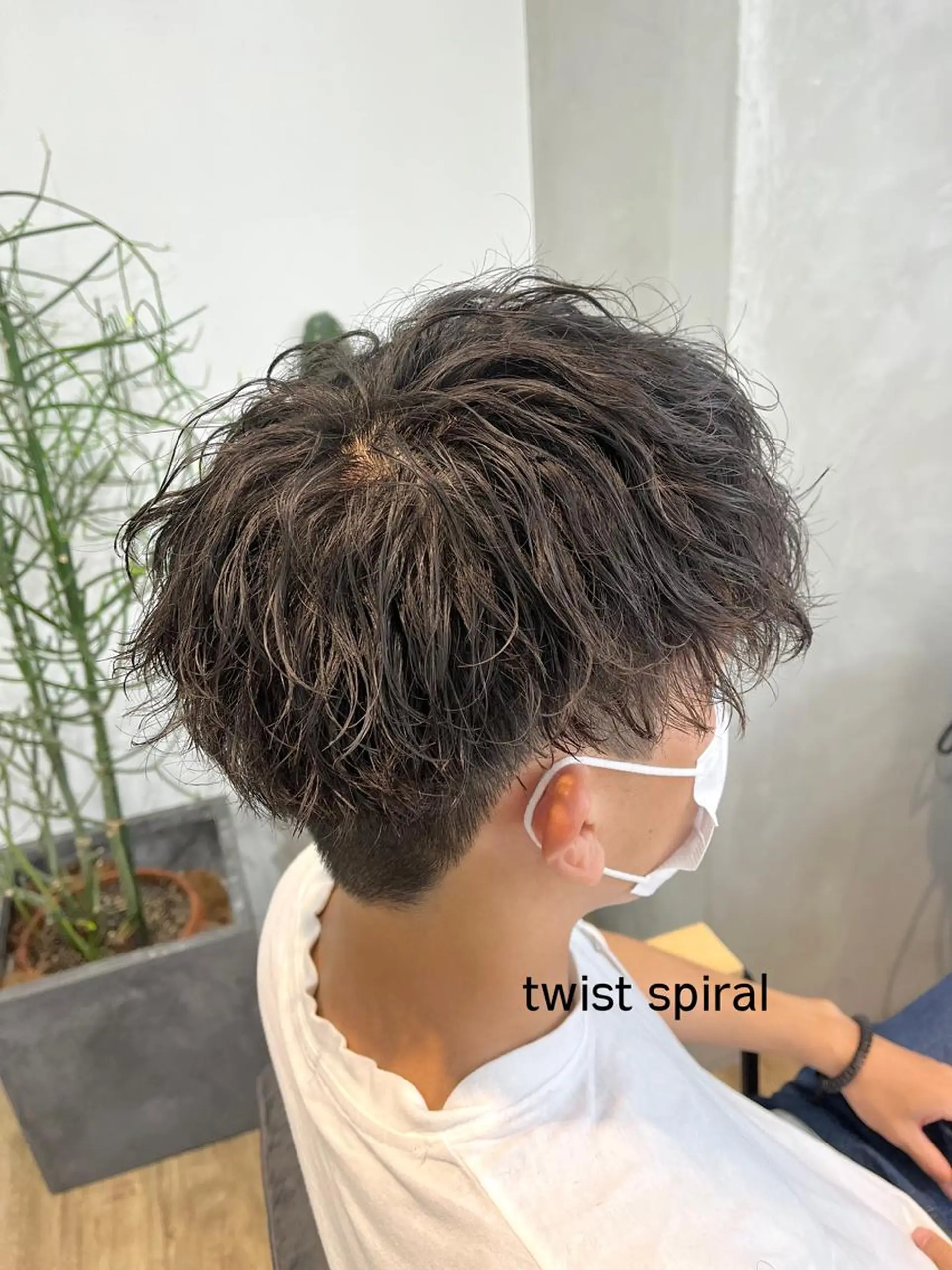 ショート パーマ メンズ メンズブリーチ センターパート フェードカット マッシュ メンズパーマ カット ヘッドスパ メンズカット/パーマ 久田良和のヘアスタイル