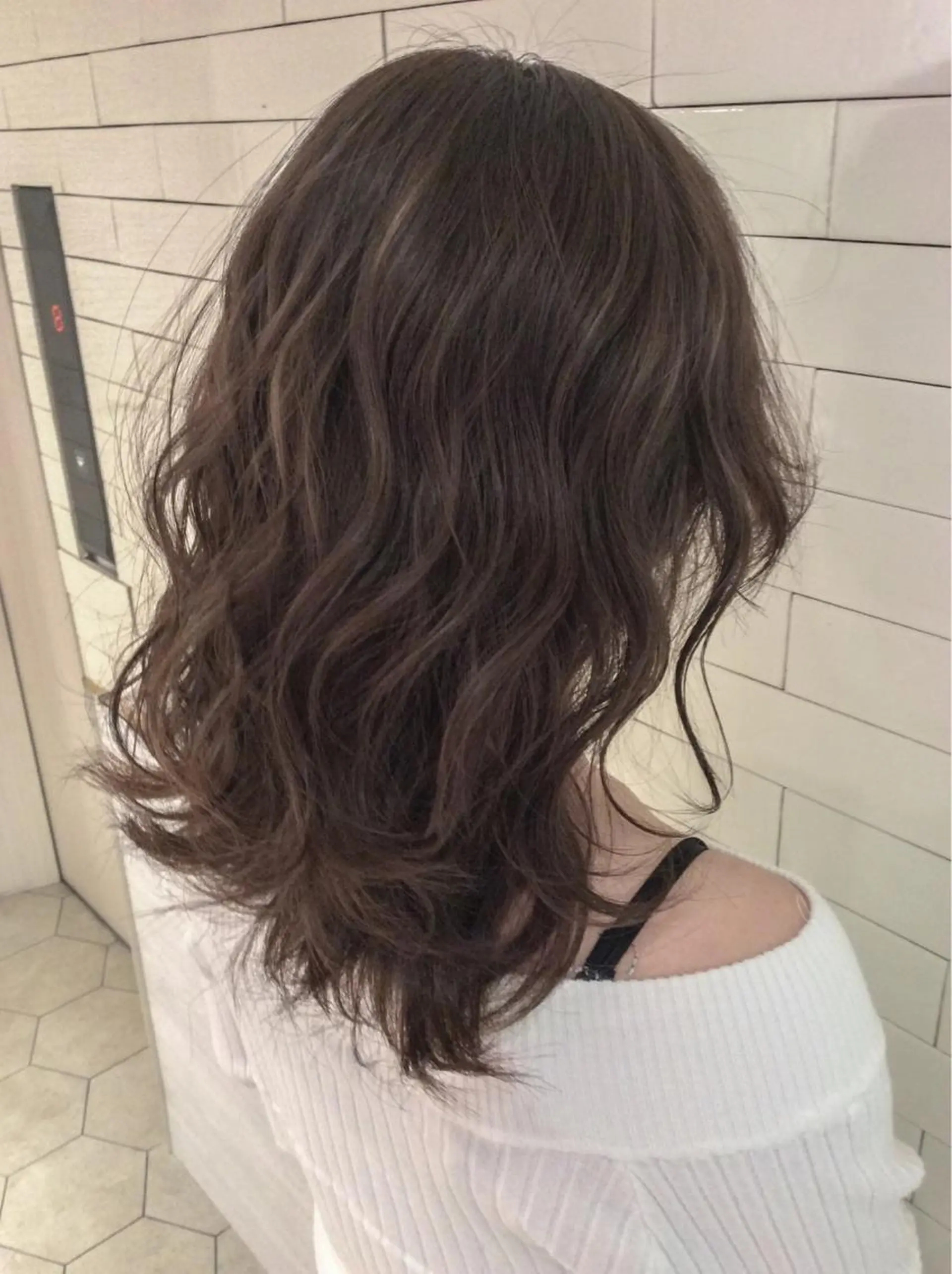 ミディアム カラー グレージュ ハイライトカラー ハイライト レイヤーカット× 髪質改善たもりのヘアスタイル