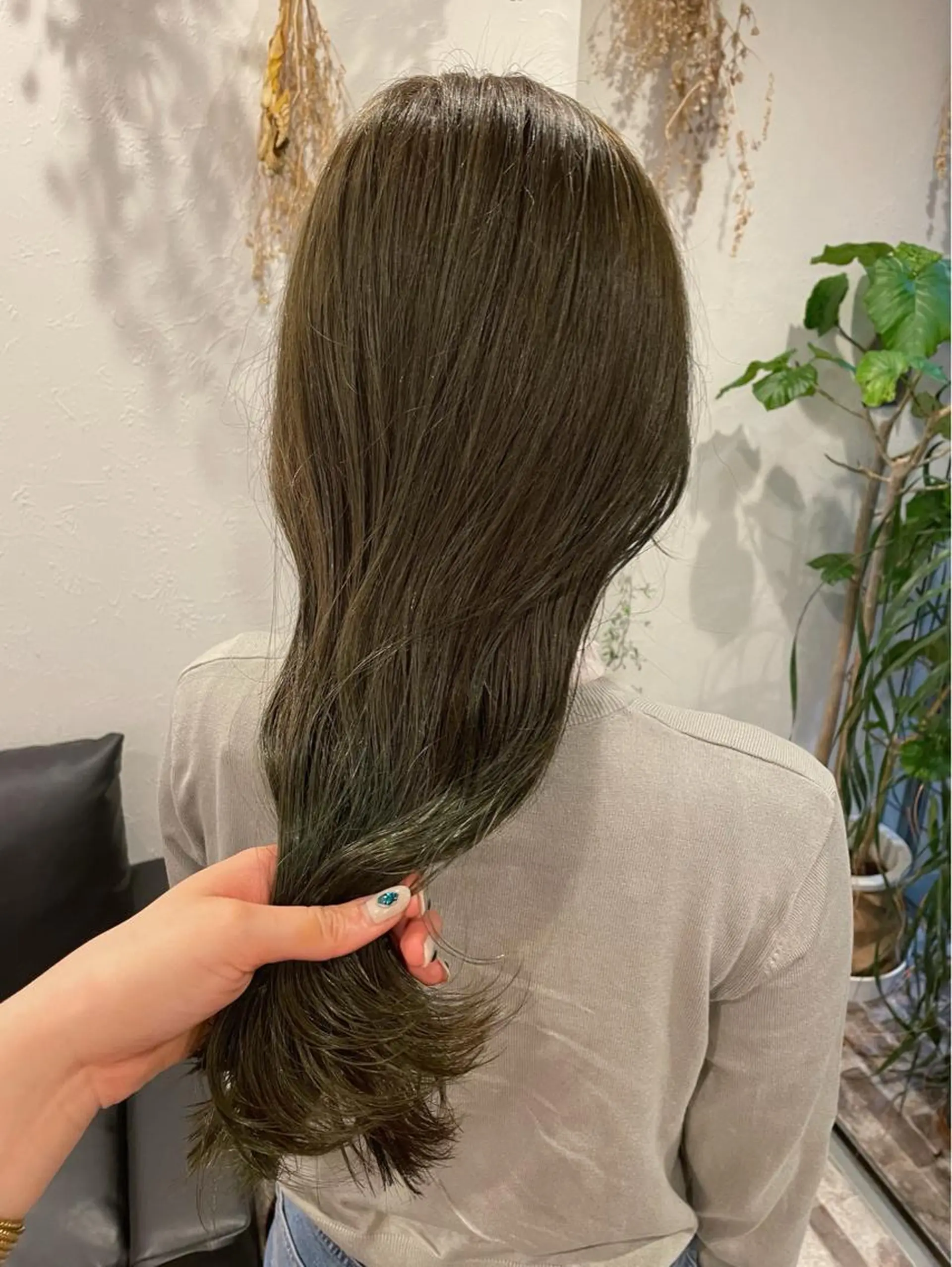 セミロング カラー ベージュカラー ブリーチ ブリーチなしカラー オリーブベージュ ヘアカラー m ā l o.🌷 サカモトマイコのヘアスタイル