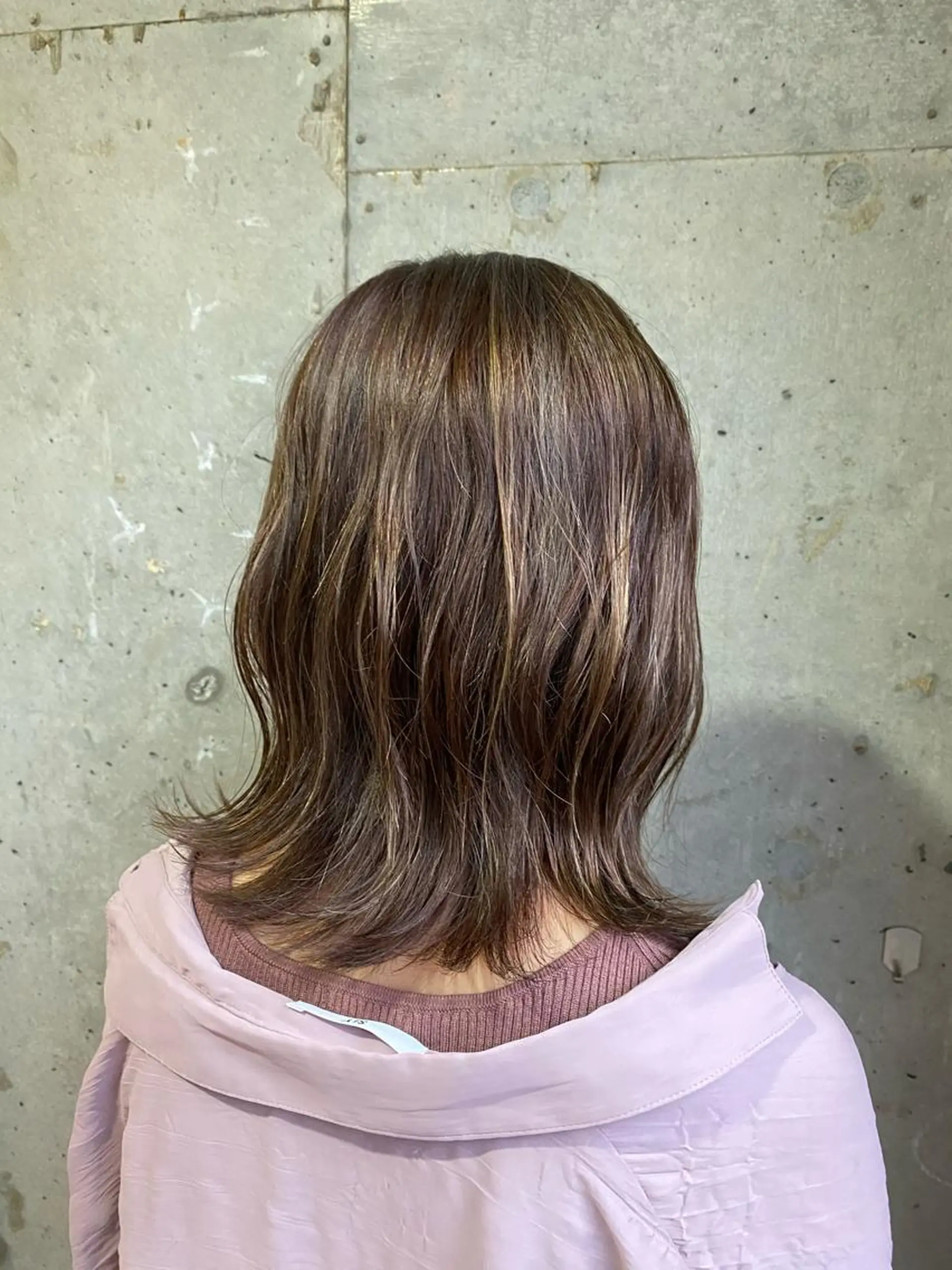 ミディアム カラー アッシュ ハイライトカラー ラベンダーカラー ラベンダーアッシュ ハイライト シールエクステ 🪽CHIAKIのヘアスタイル